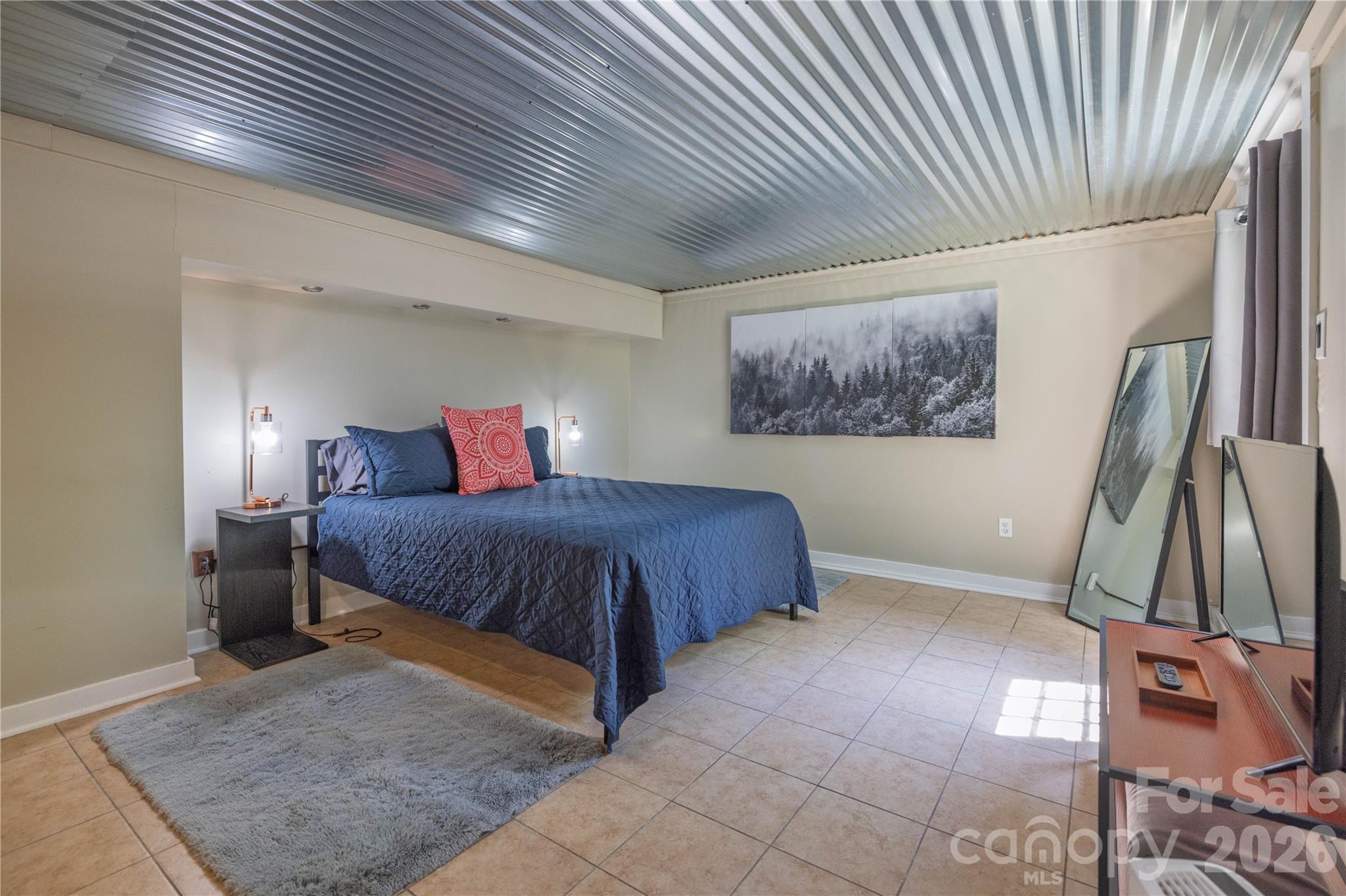 18 Hopedale Circle — Asheville