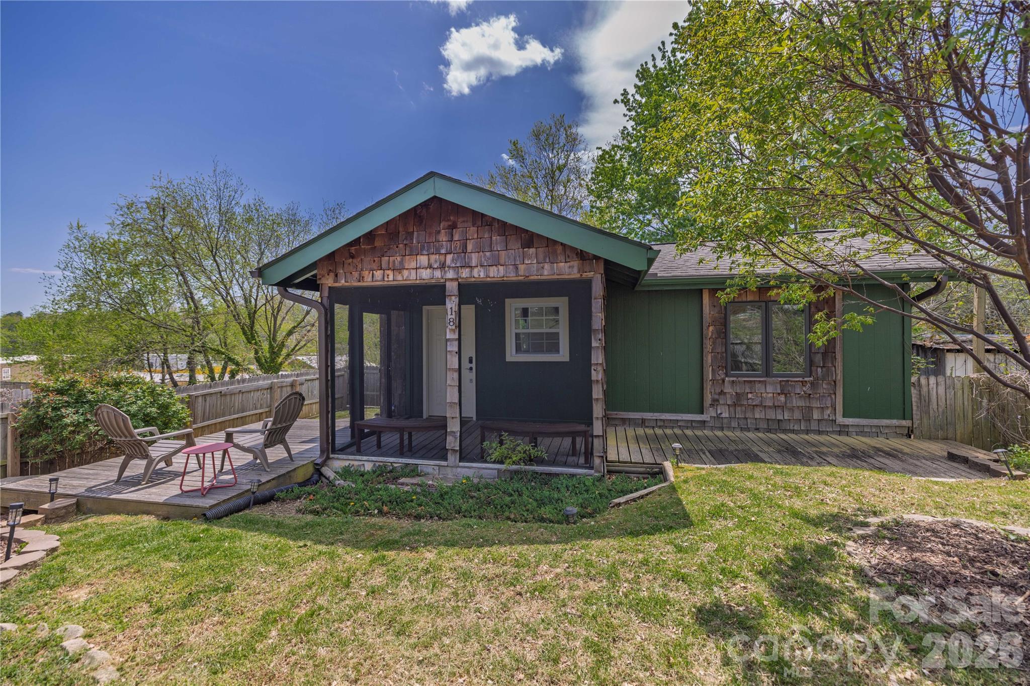 18 Hopedale Circle — Asheville