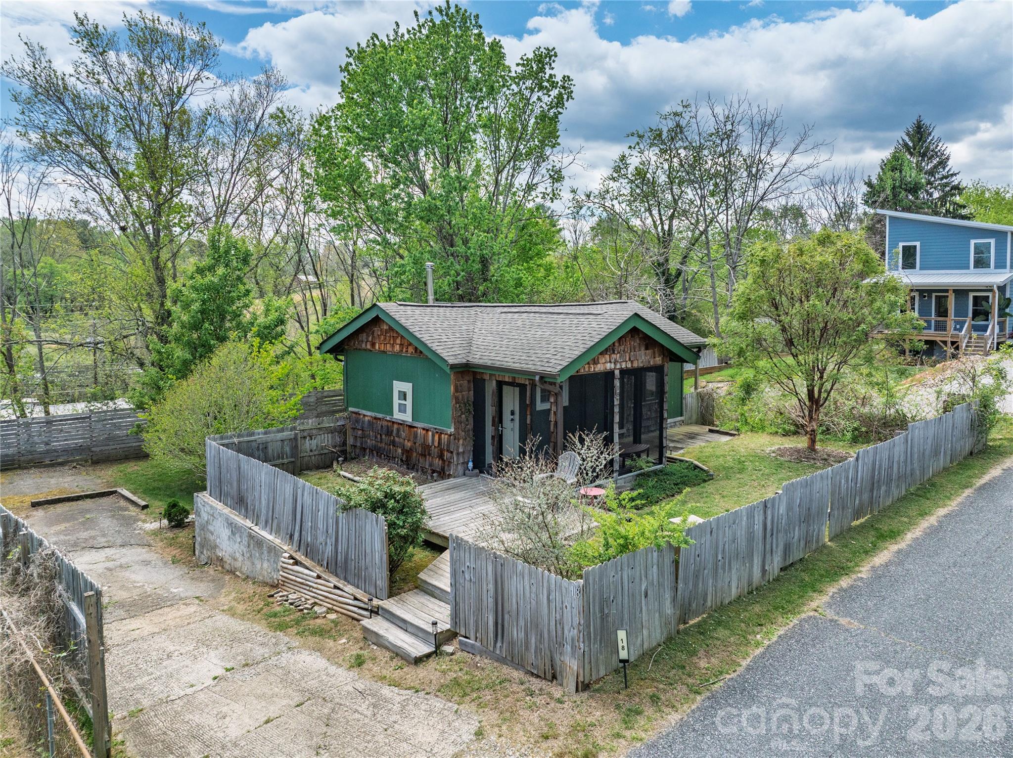 18 Hopedale Circle — Asheville