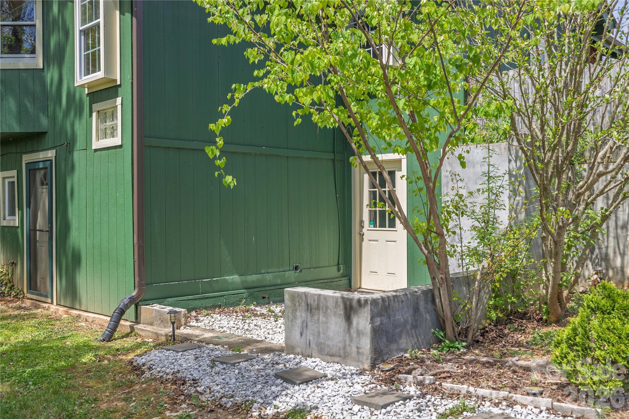 18 Hopedale Circle — Asheville