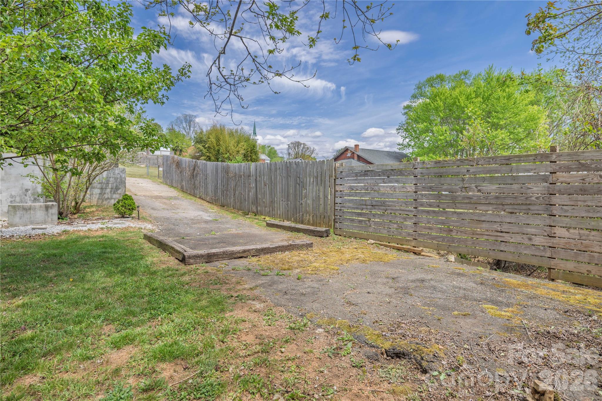 18 Hopedale Circle — Asheville