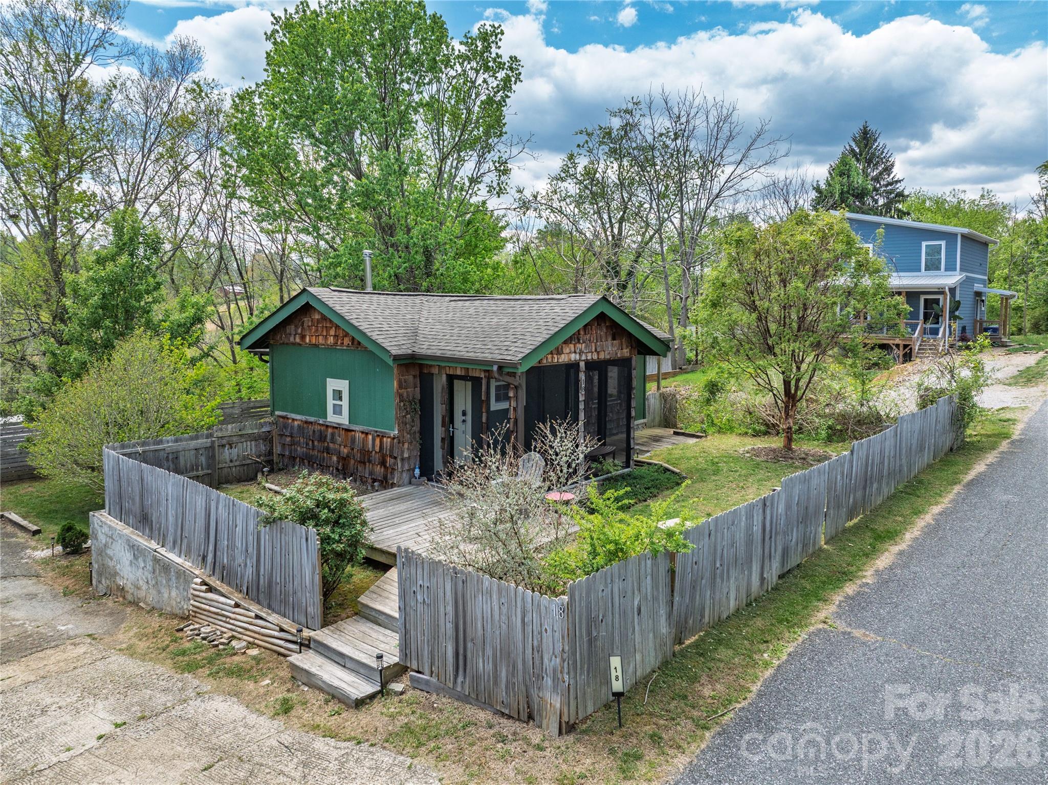 18 Hopedale Circle — Asheville