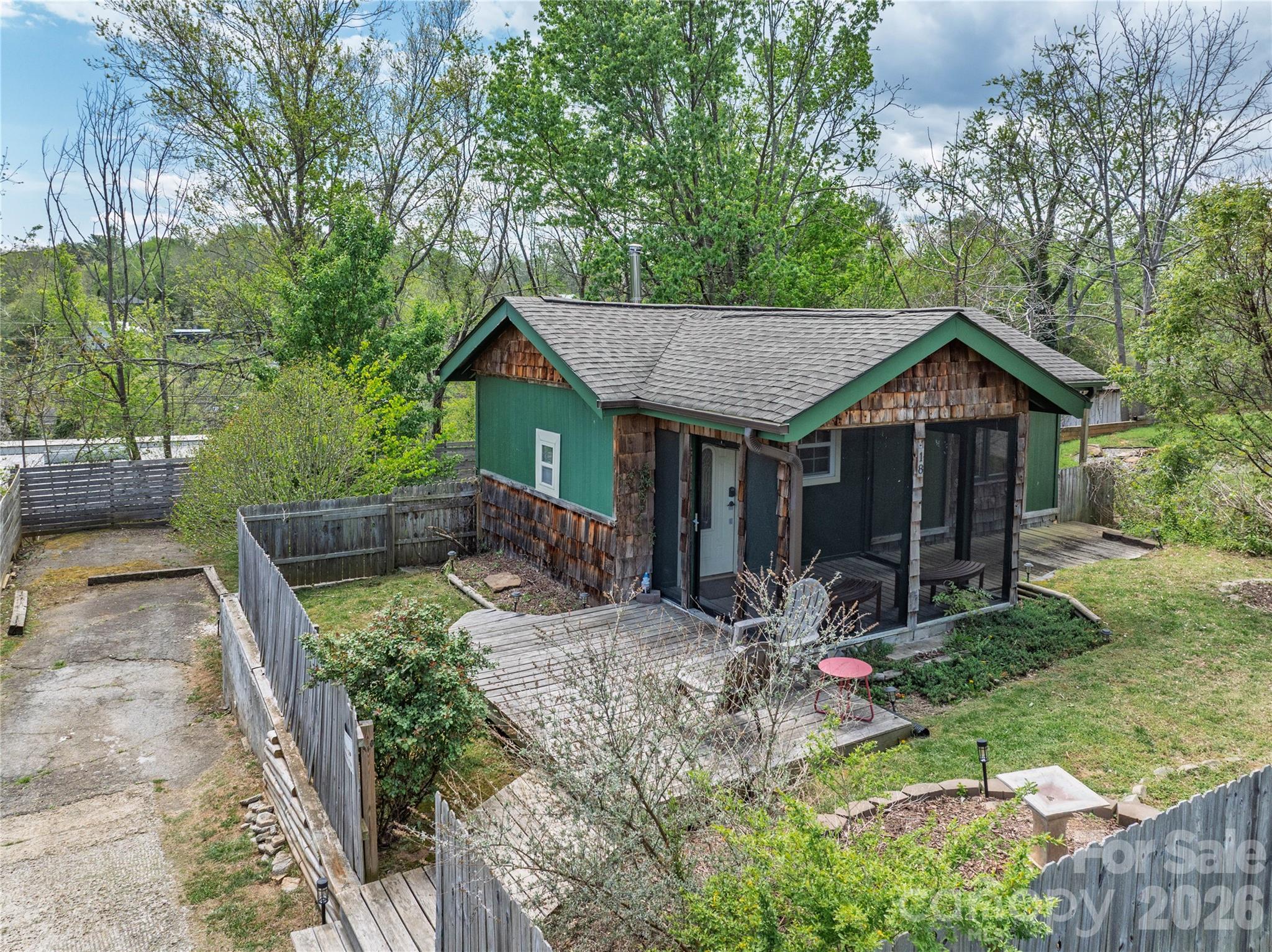 18 Hopedale Circle — Asheville