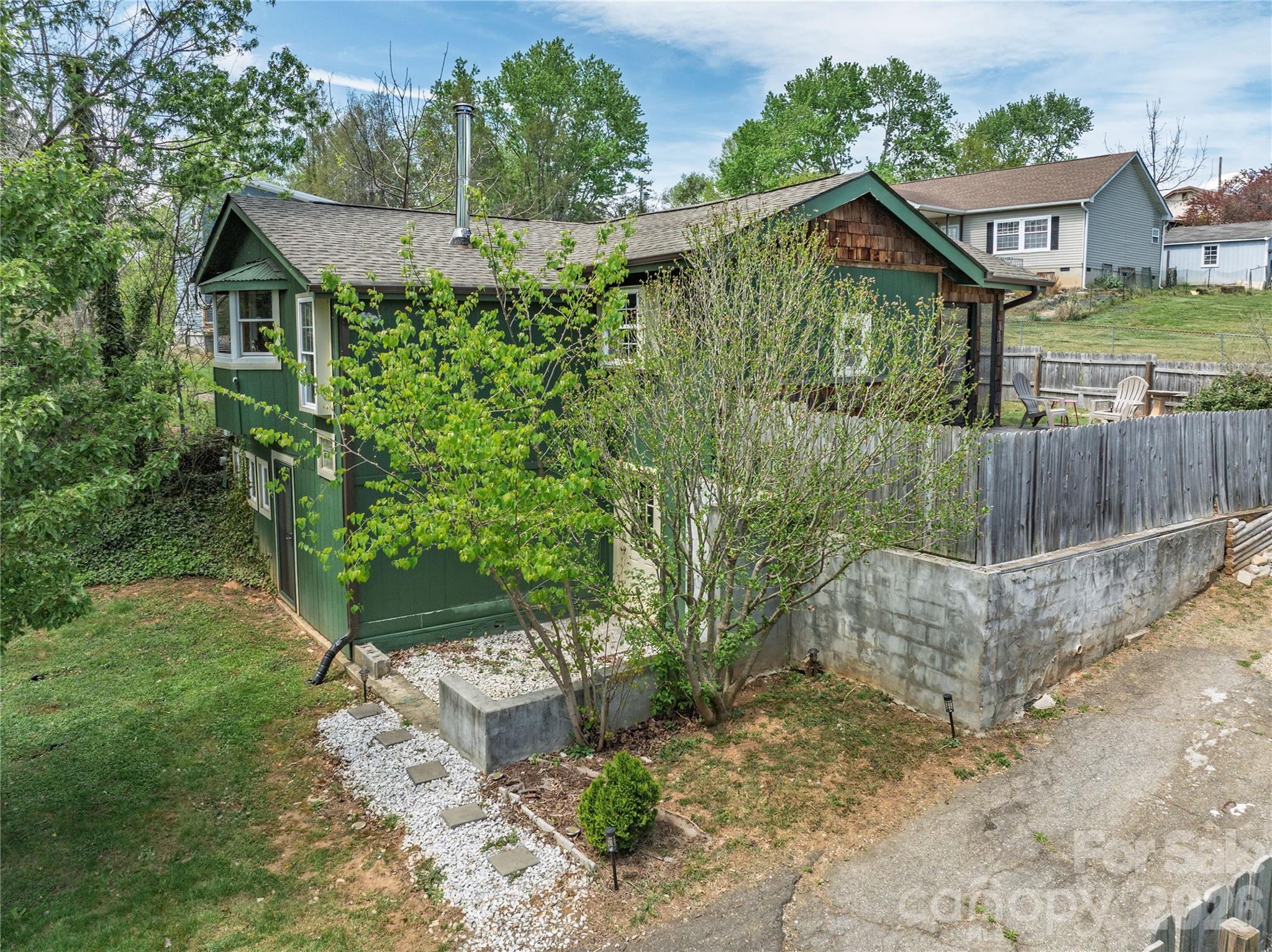 18 Hopedale Circle — Asheville