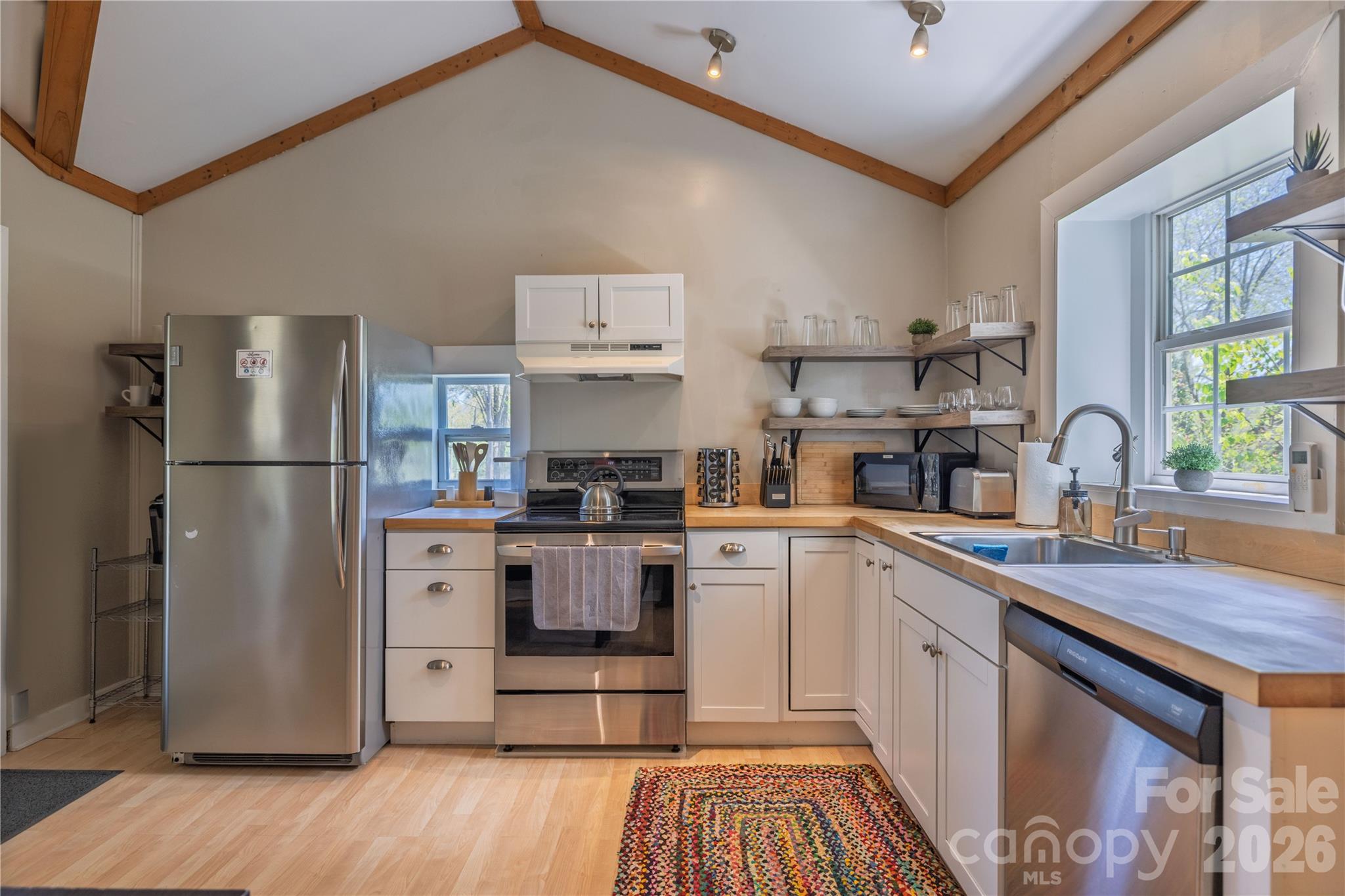 18 Hopedale Circle — Asheville