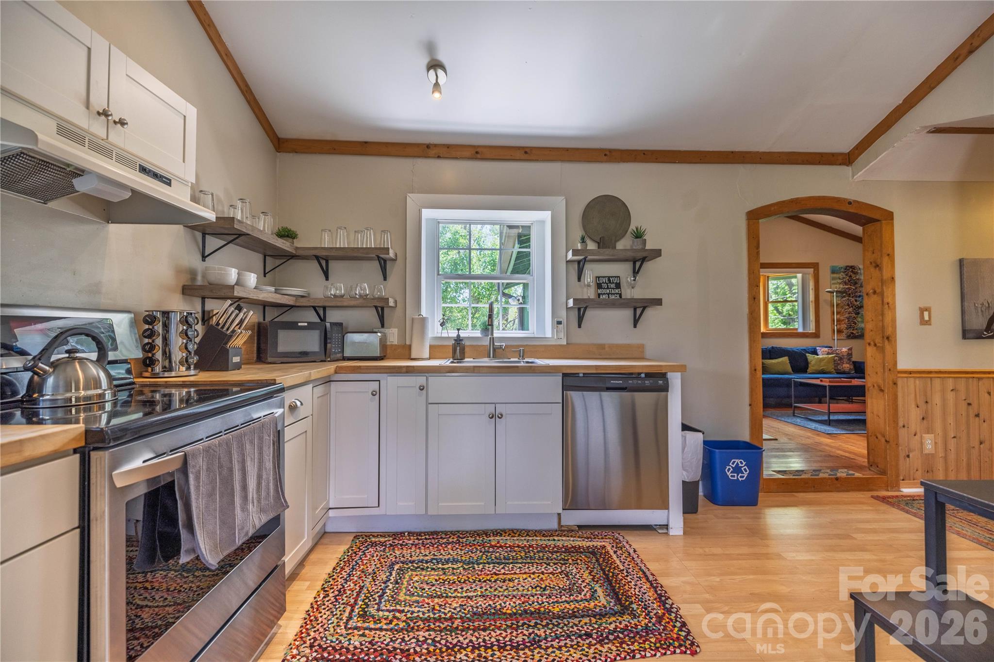 18 Hopedale Circle — Asheville