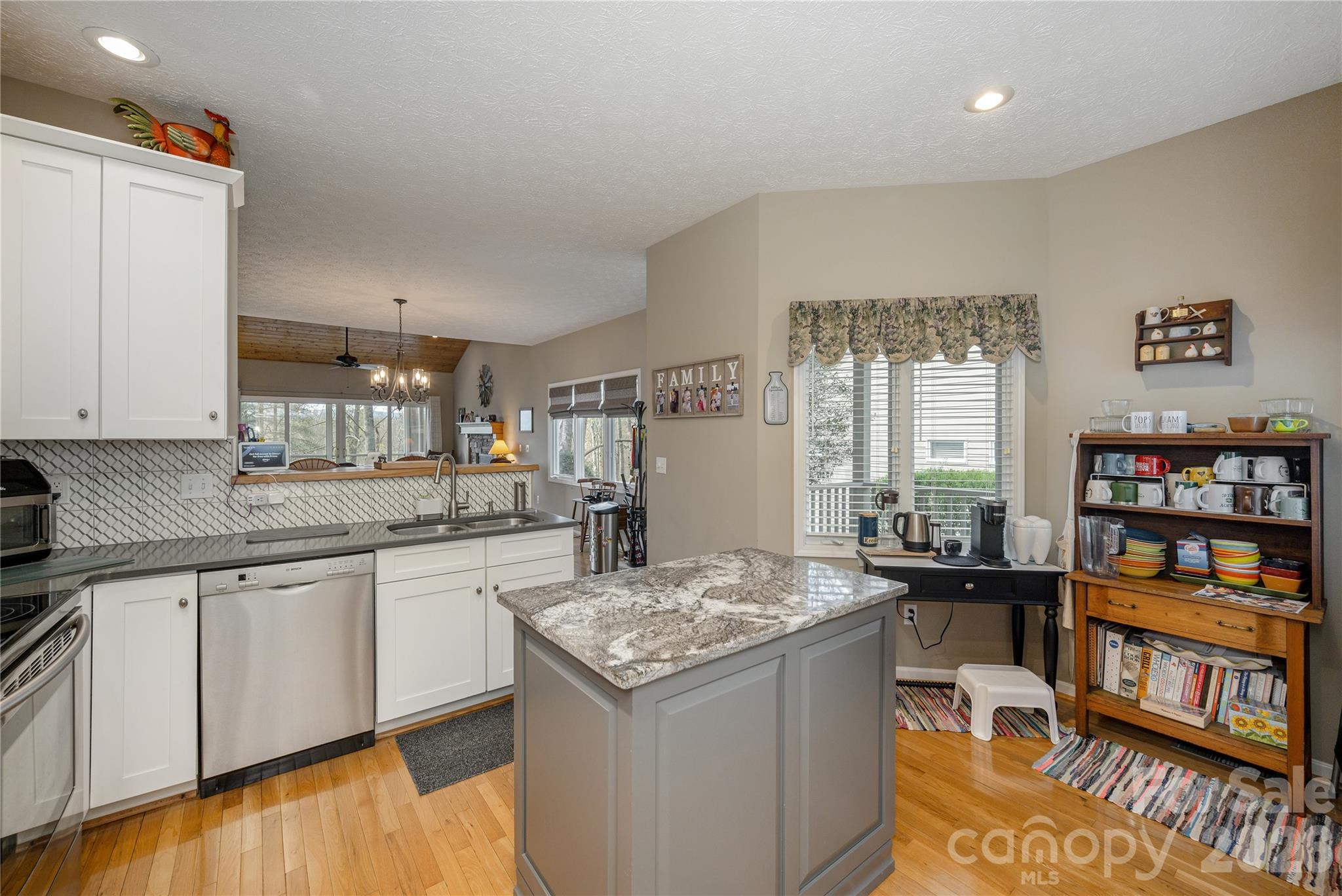2115 Cumming Woods Court — Hendersonville