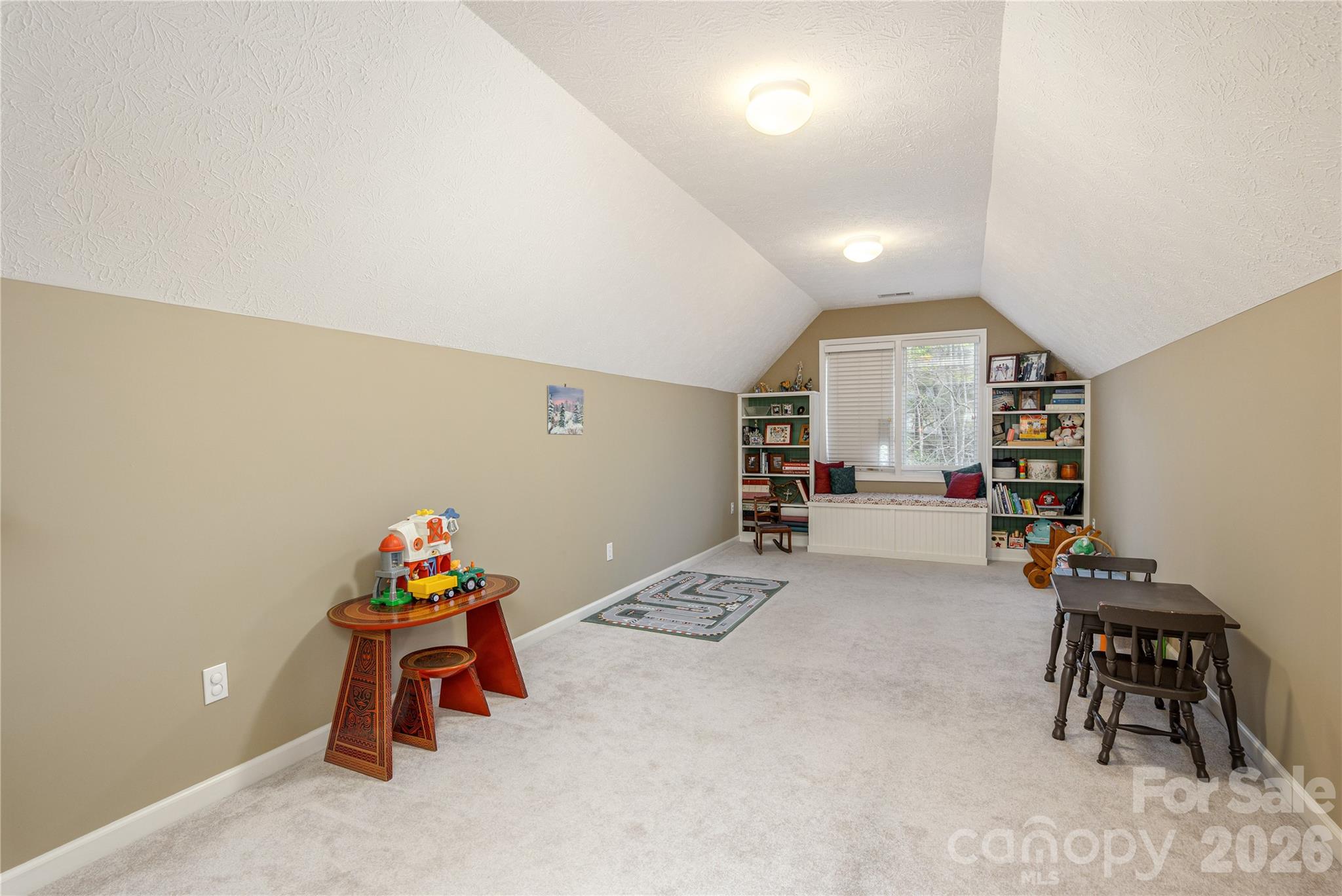 2115 Cumming Woods Court — Hendersonville