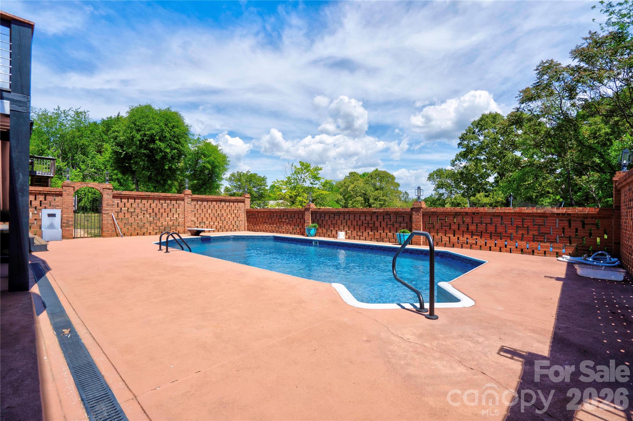 176 Knollwood Drive — Forest City
