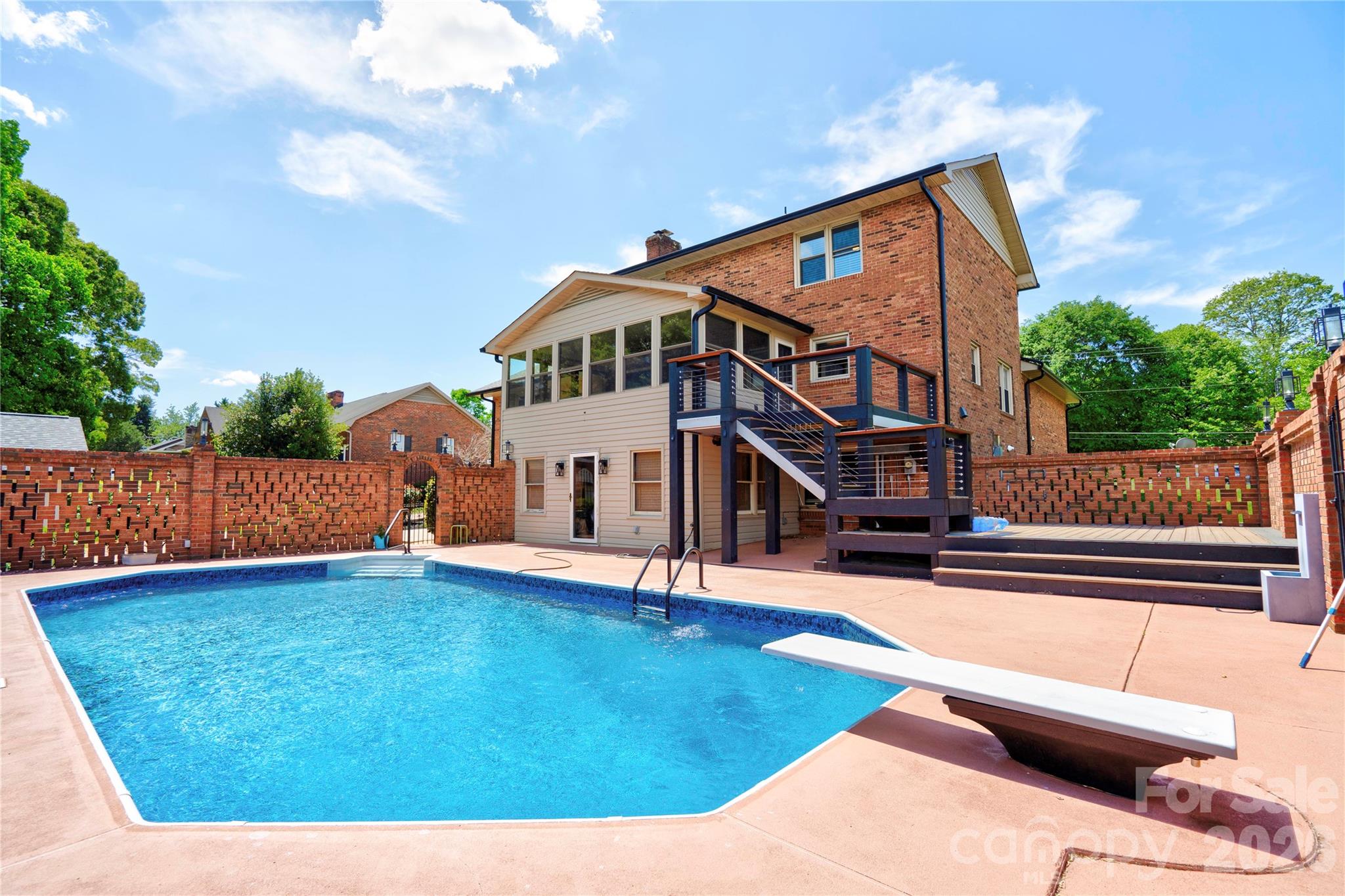 176 Knollwood Drive — Forest City