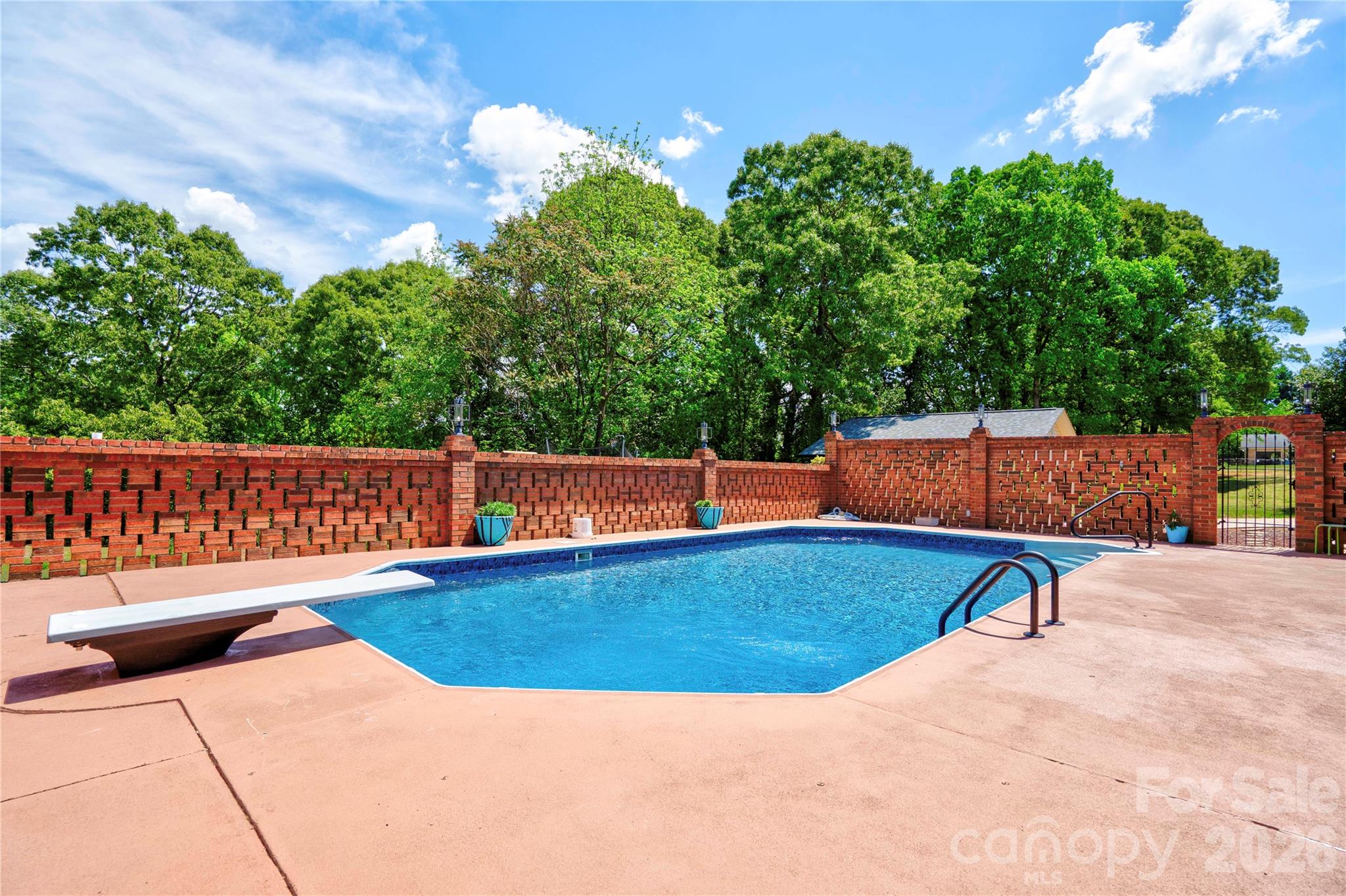 176 Knollwood Drive — Forest City