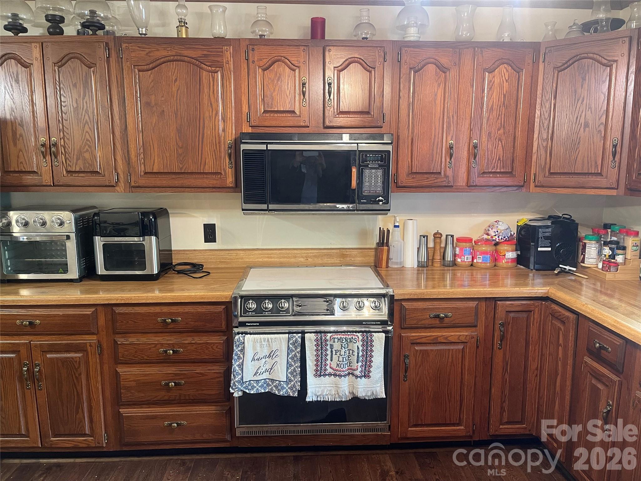 1870 Oakland Road — Forest City