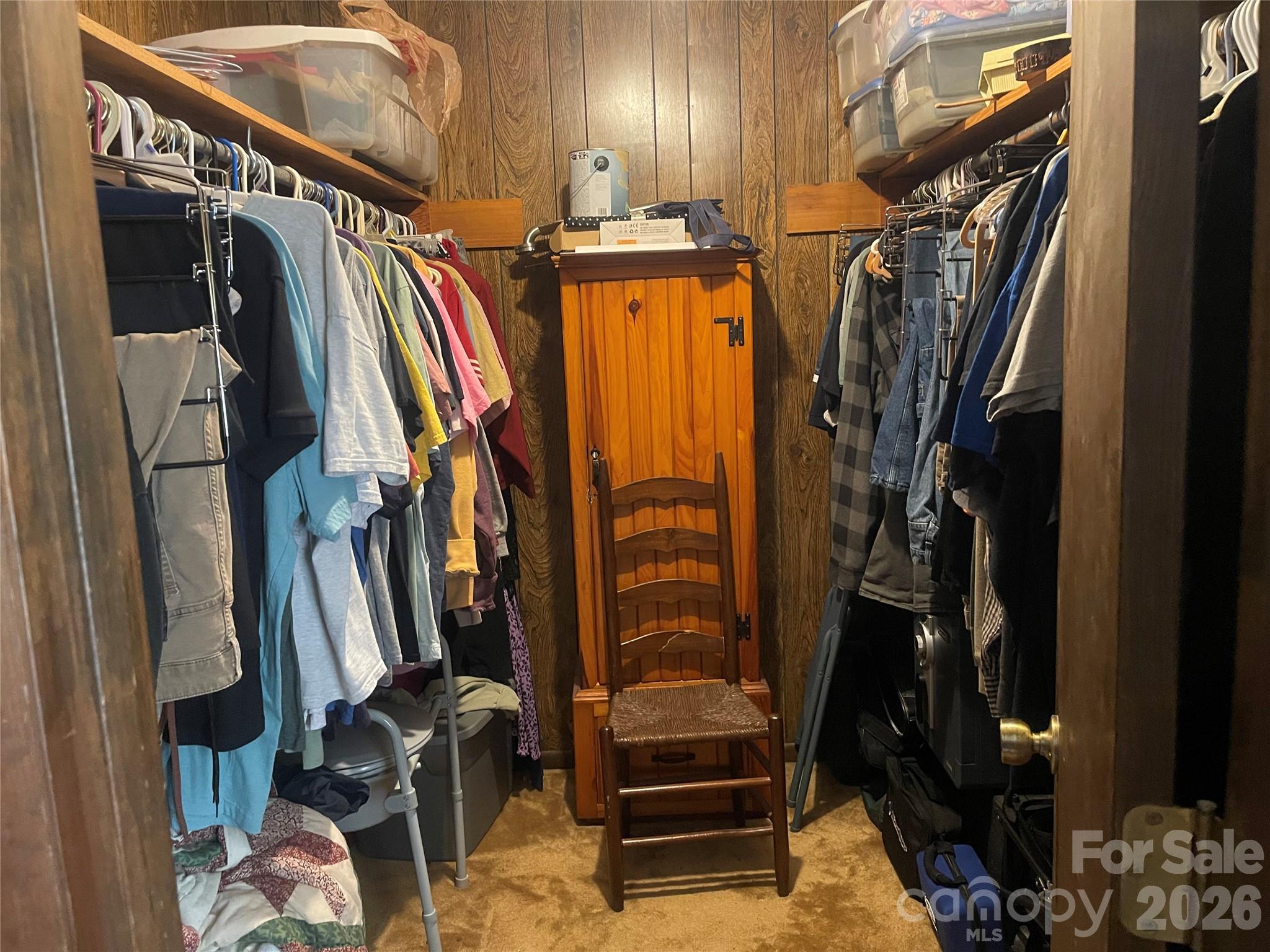 1870 Oakland Road — Forest City