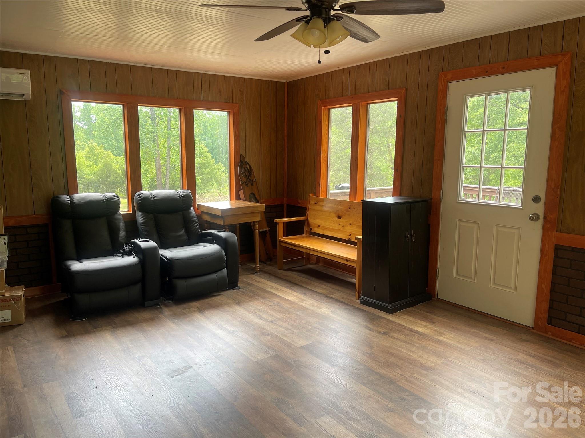 1870 Oakland Road — Forest City