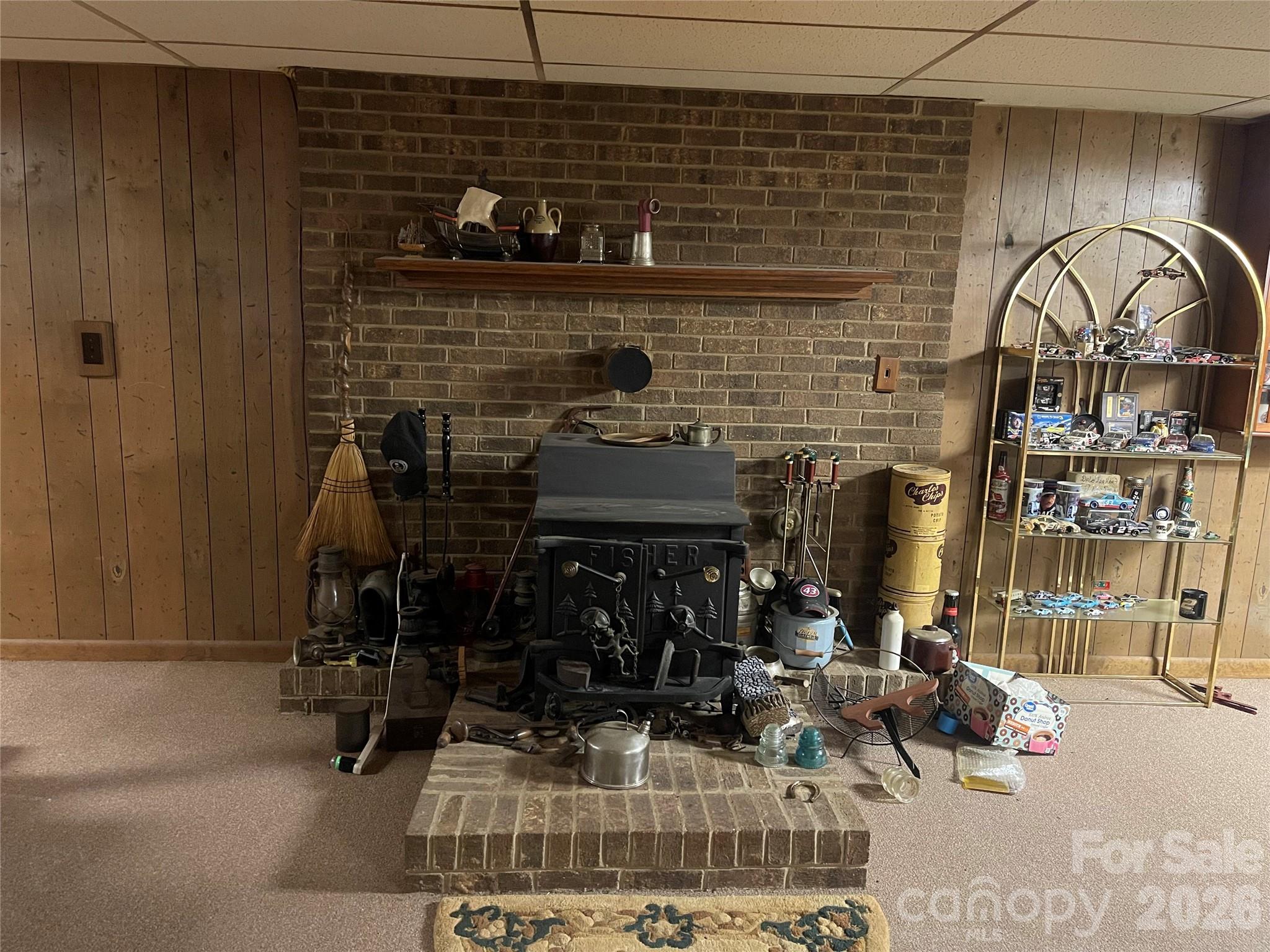 1870 Oakland Road — Forest City