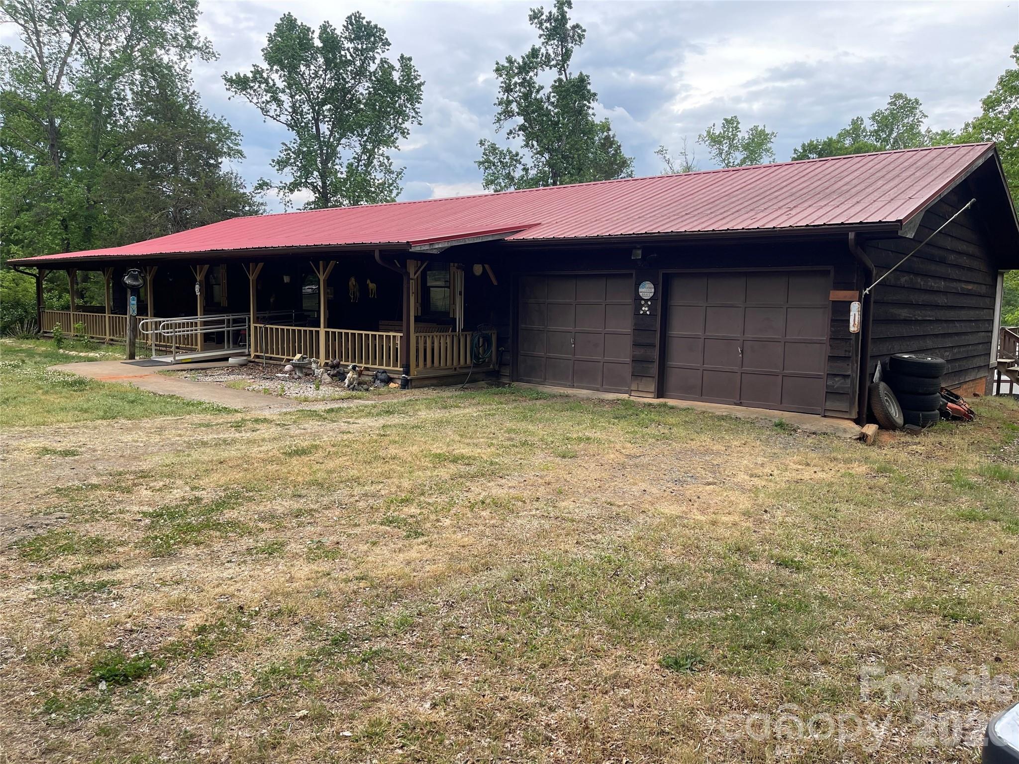 1870 Oakland Road — Forest City