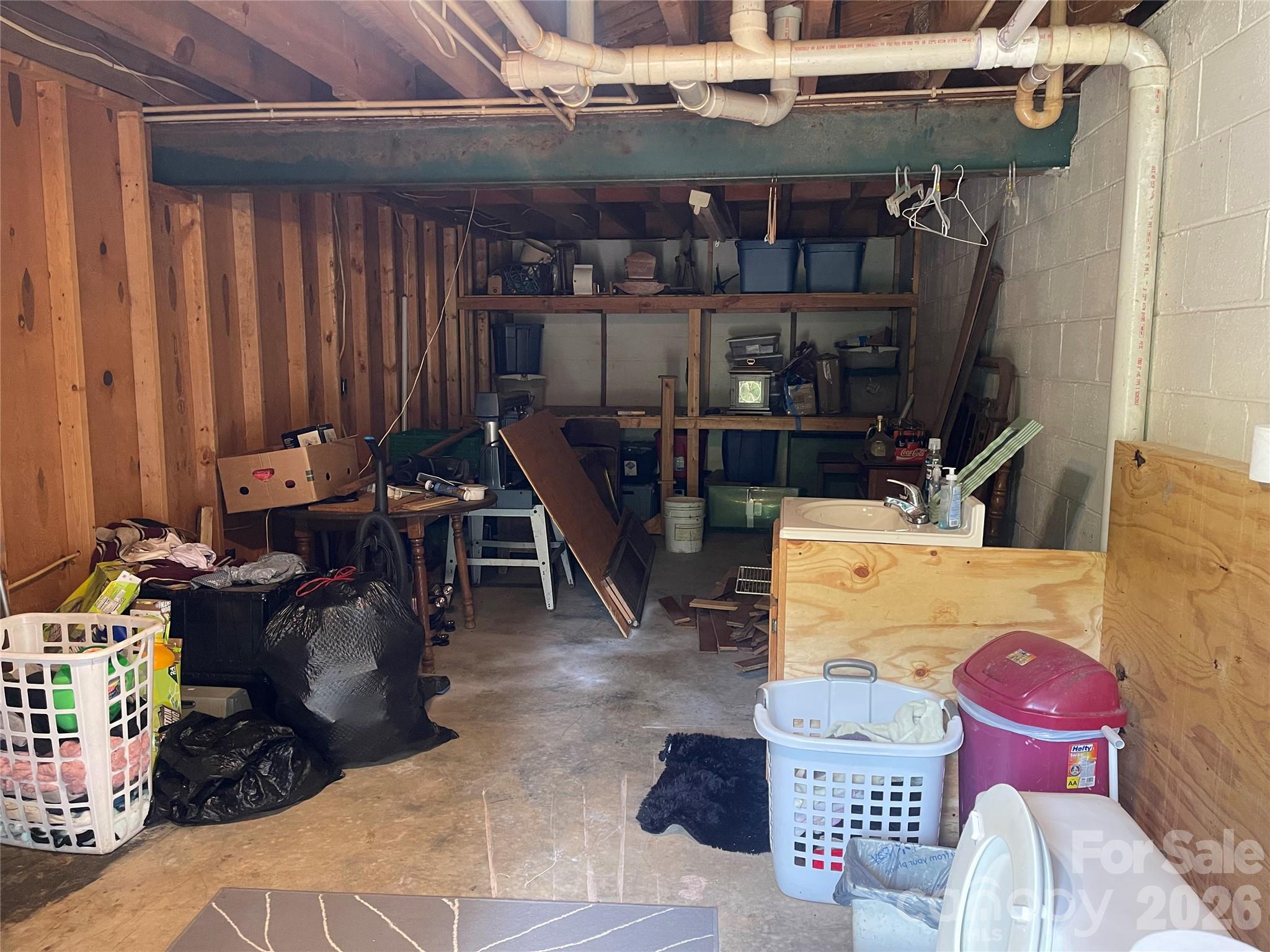 1870 Oakland Road — Forest City