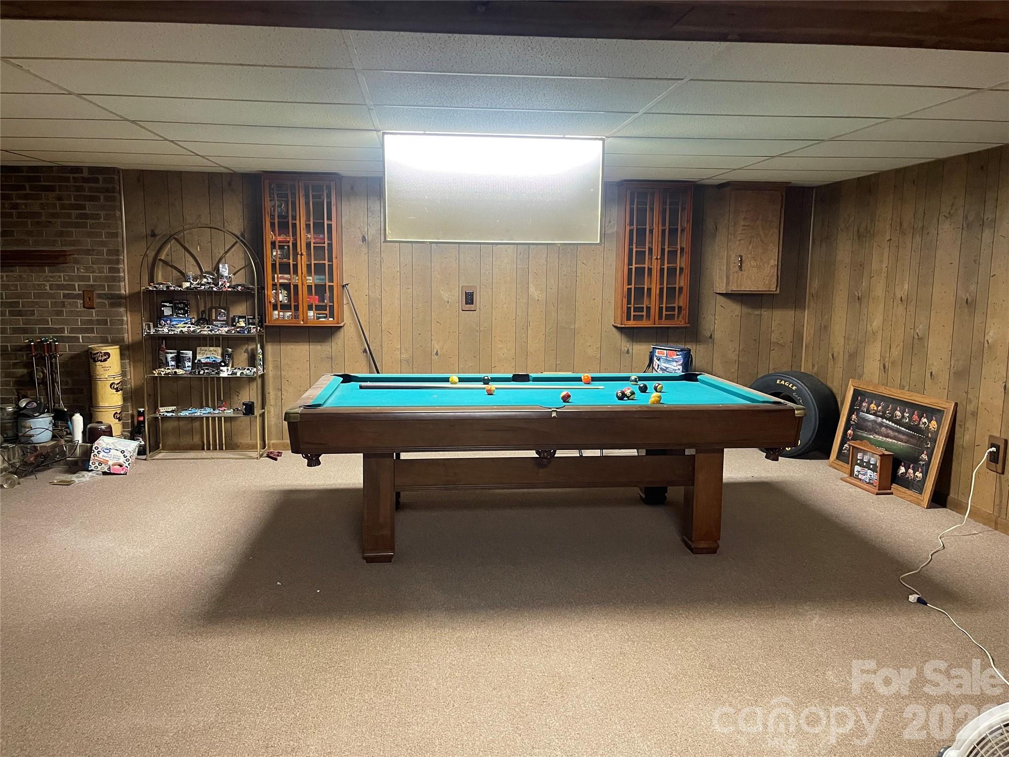 1870 Oakland Road — Forest City
