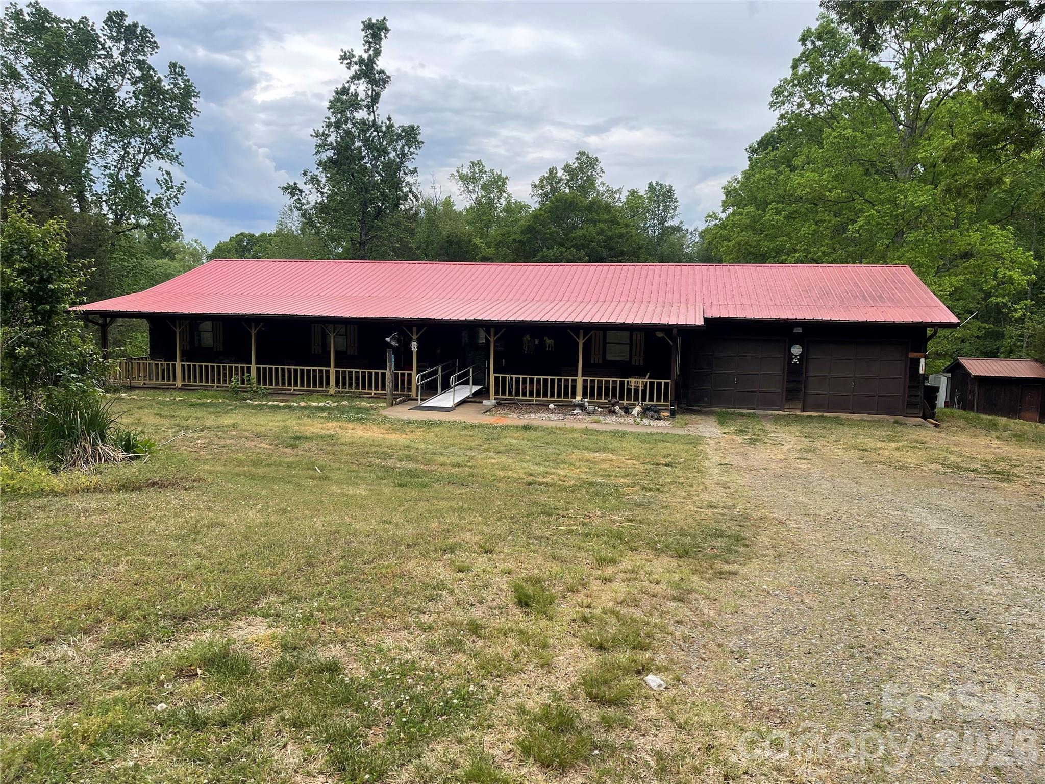 1870 Oakland Road — Forest City