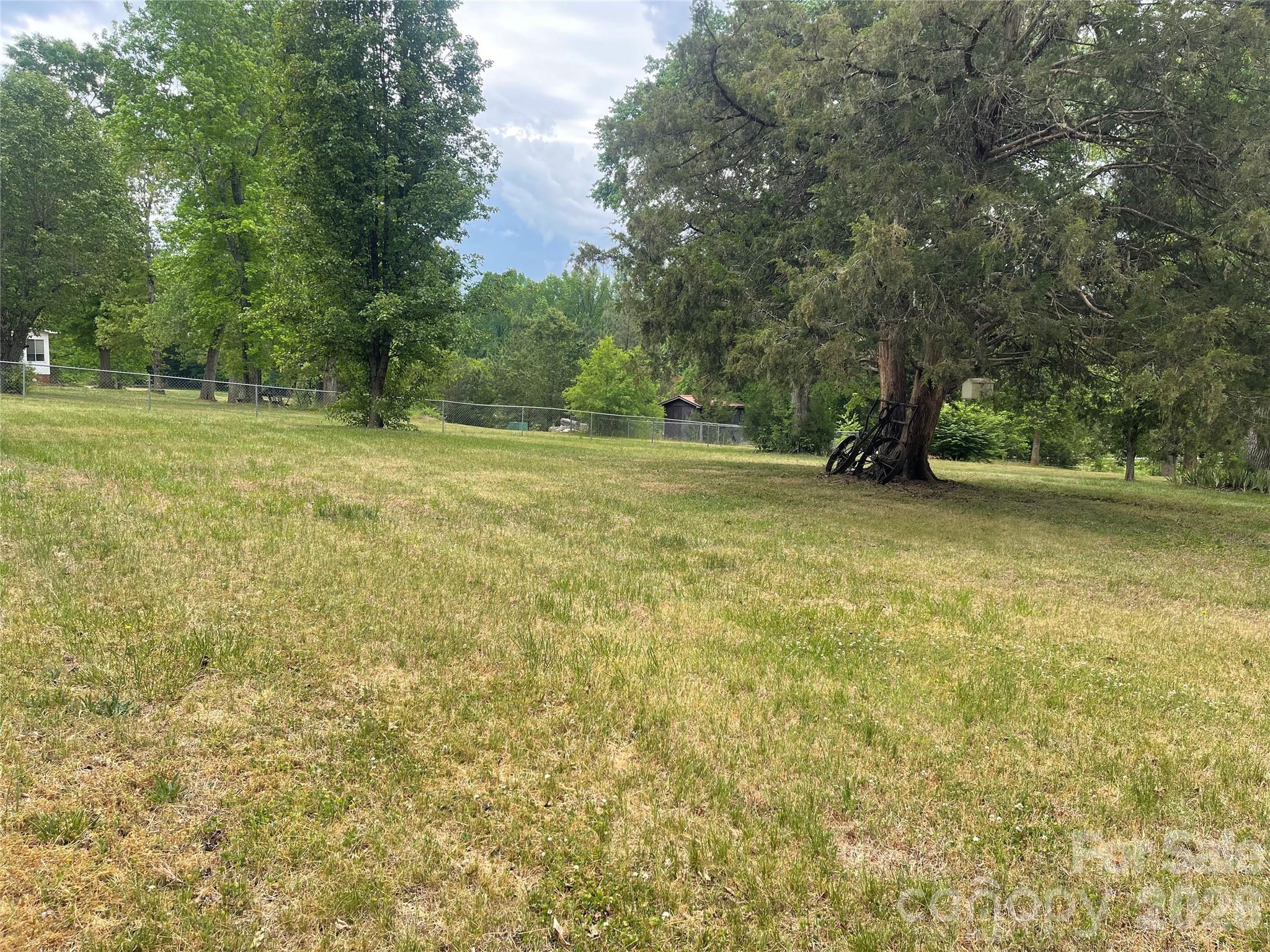1870 Oakland Road — Forest City