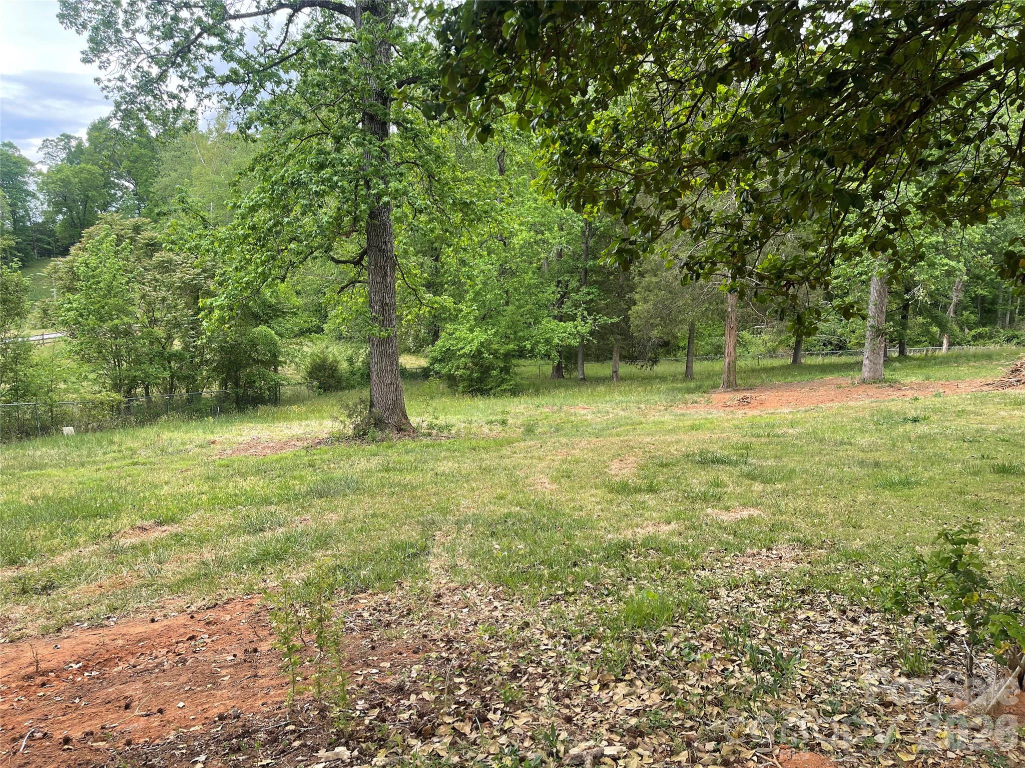 1870 Oakland Road — Forest City