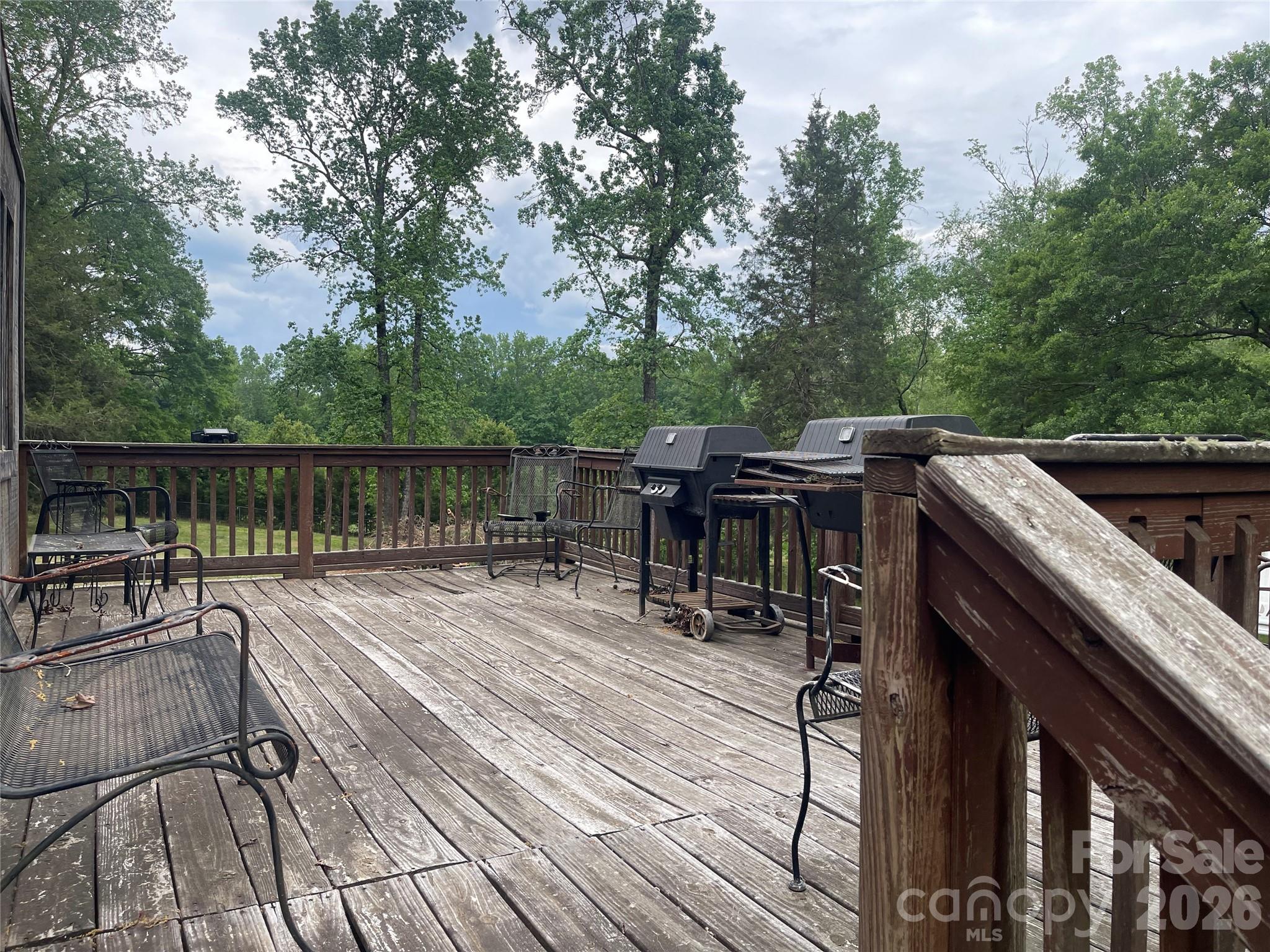 1870 Oakland Road — Forest City