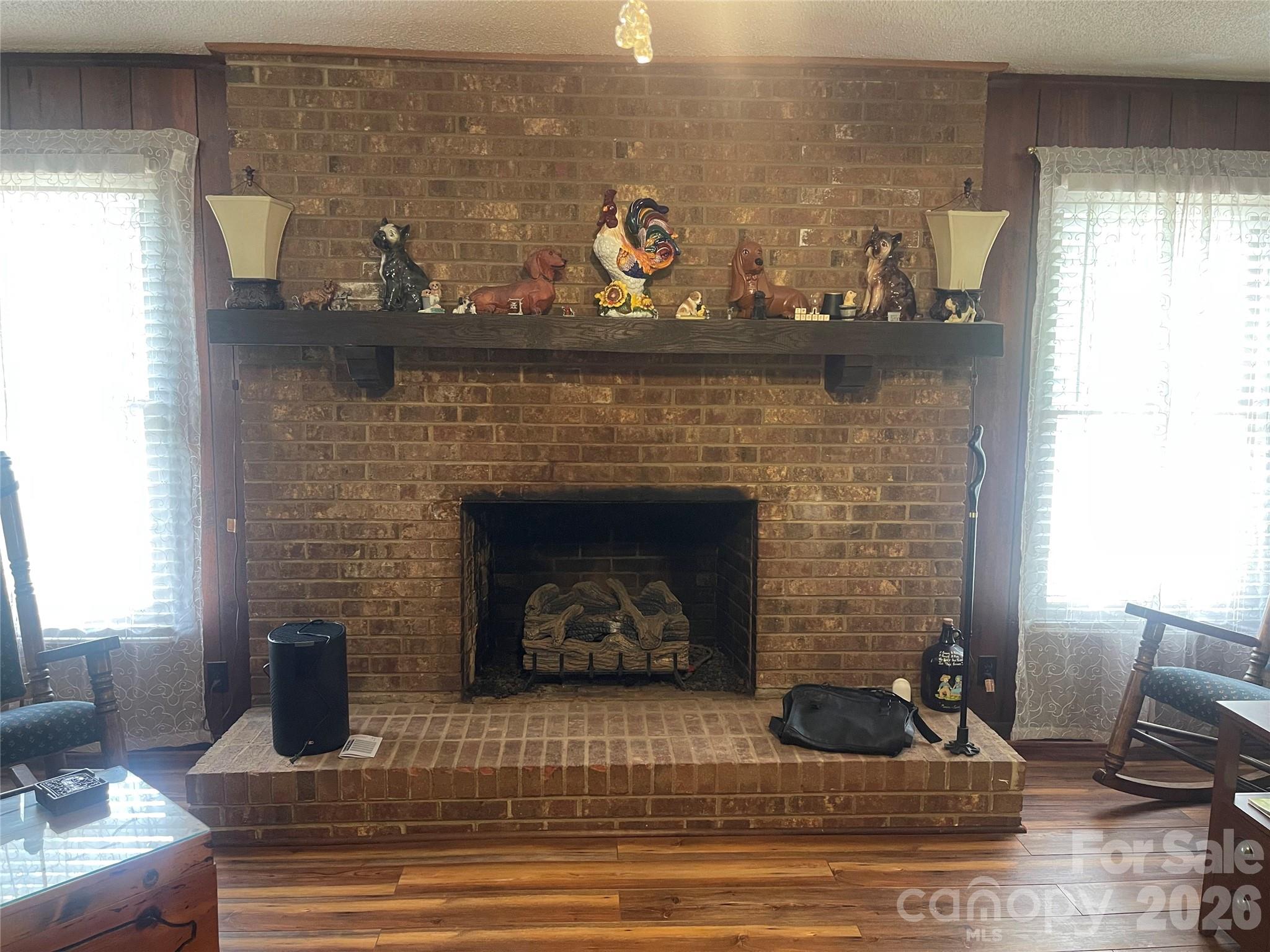 1870 Oakland Road — Forest City