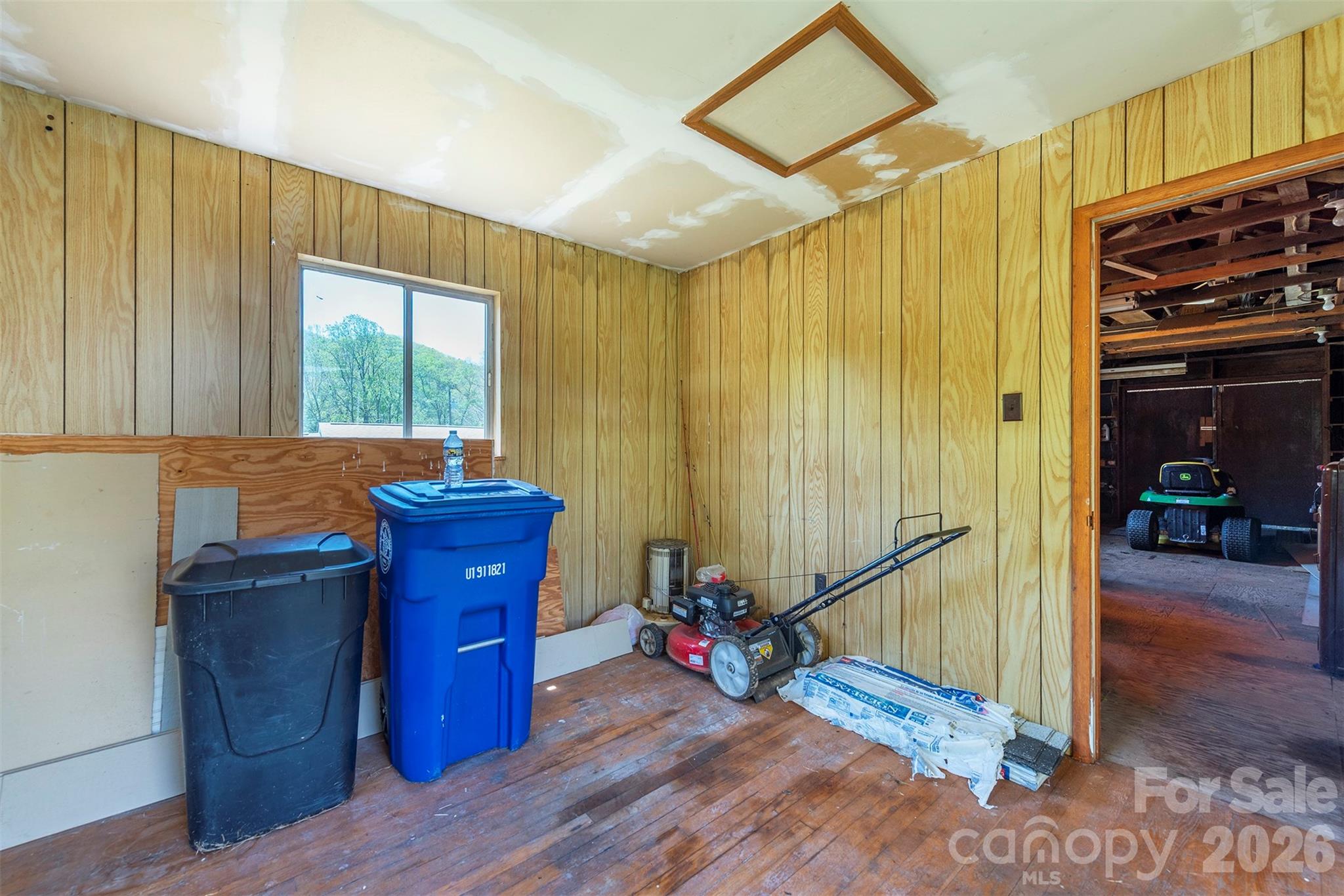 28 Brooks Cove Road — Black Mountain