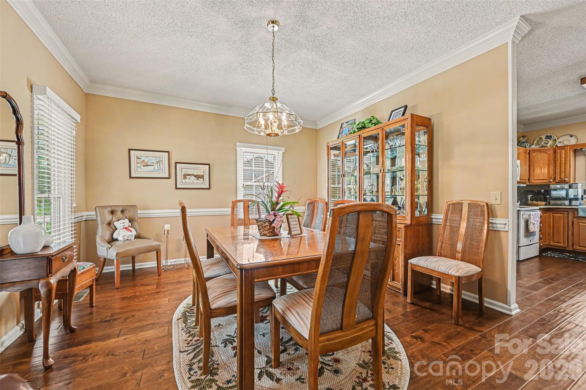 4051 Pinecrest Drive NE — Hickory