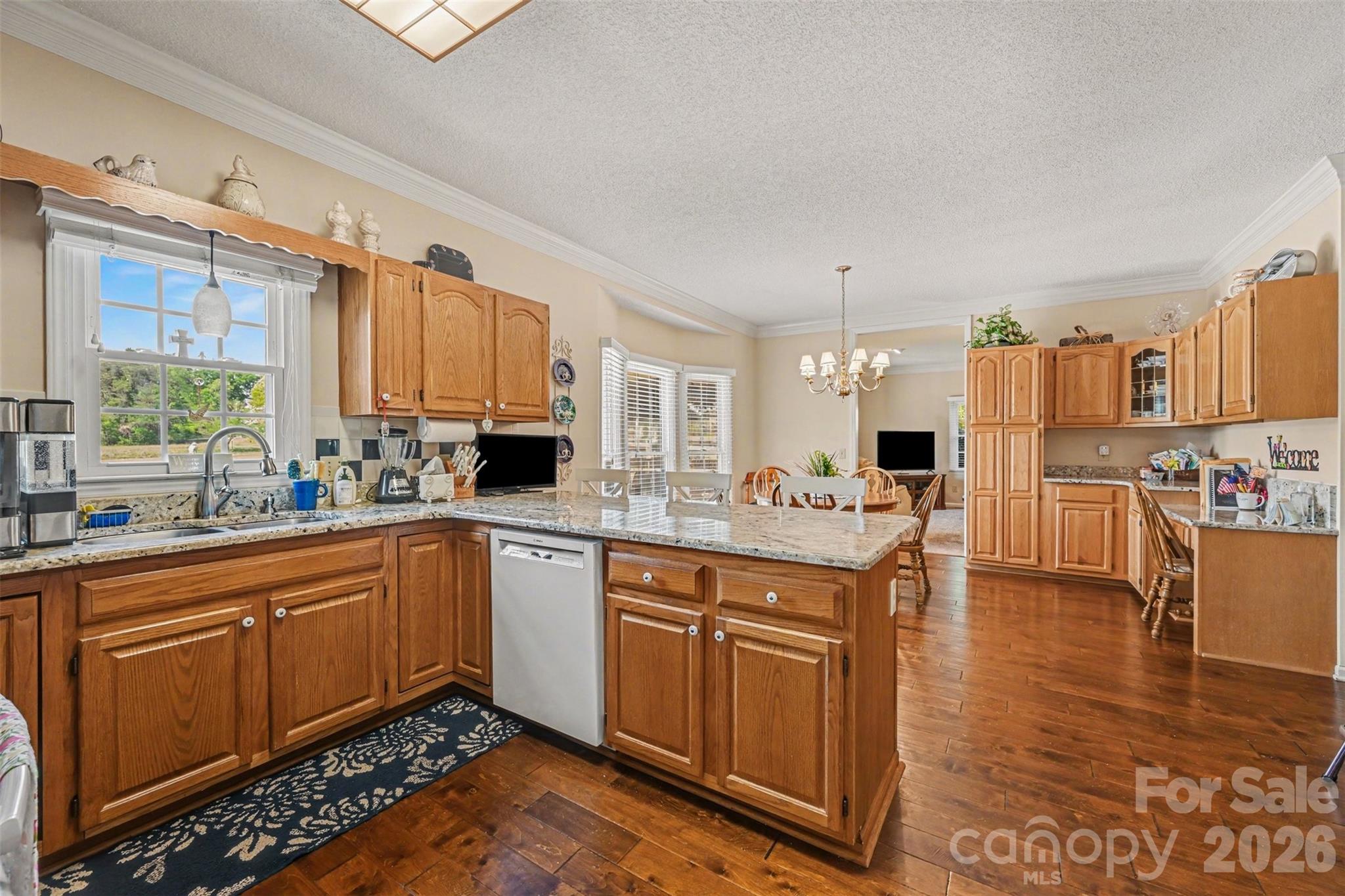 4051 Pinecrest Drive NE — Hickory