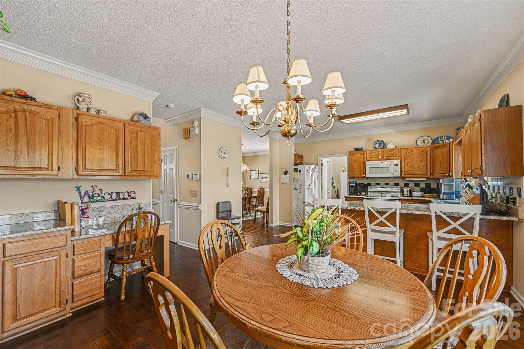 4051 Pinecrest Drive NE — Hickory