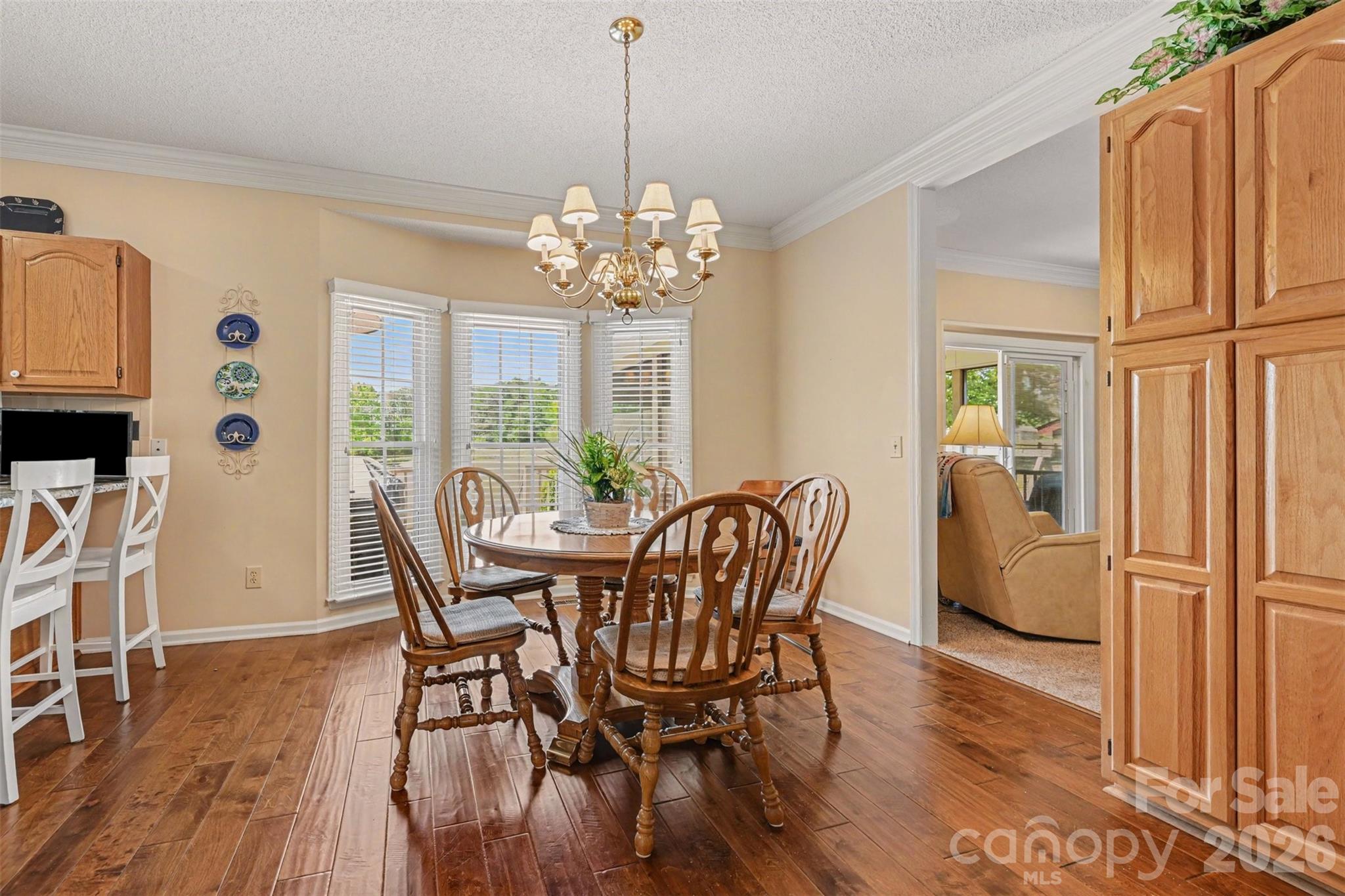 4051 Pinecrest Drive NE — Hickory