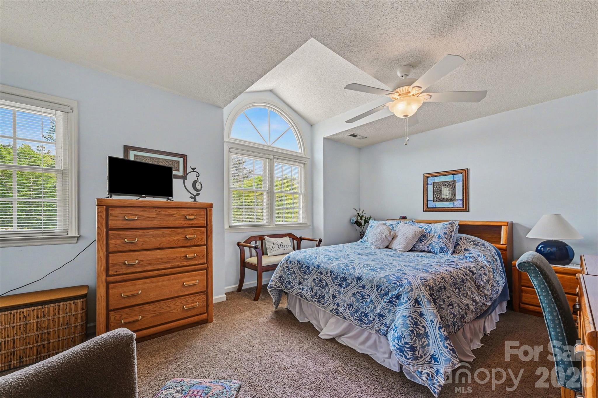 4051 Pinecrest Drive NE — Hickory