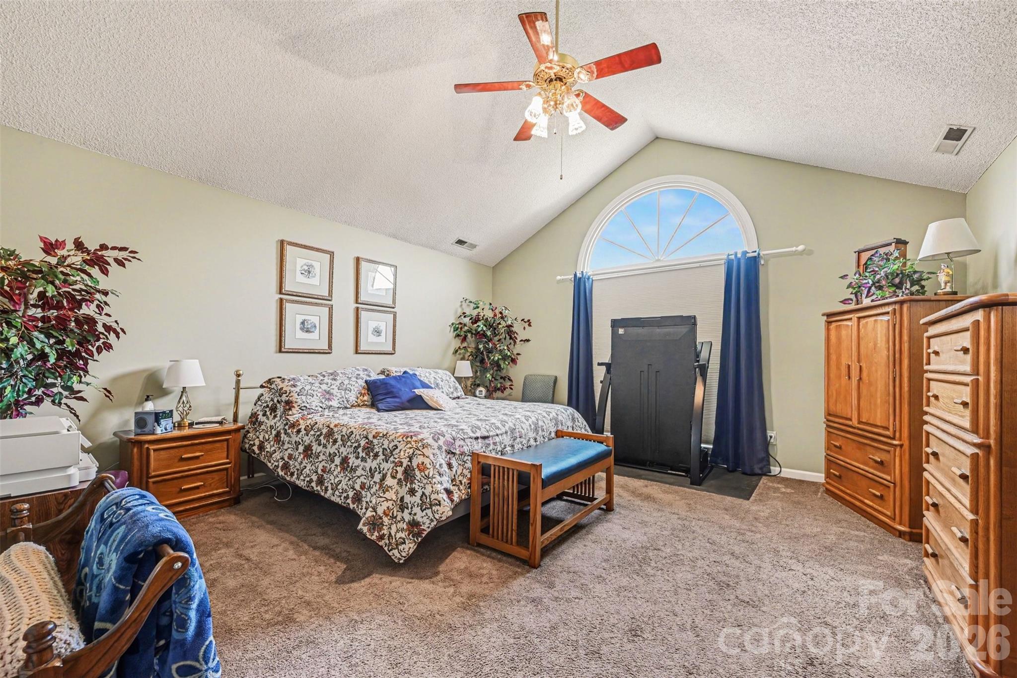 4051 Pinecrest Drive NE — Hickory