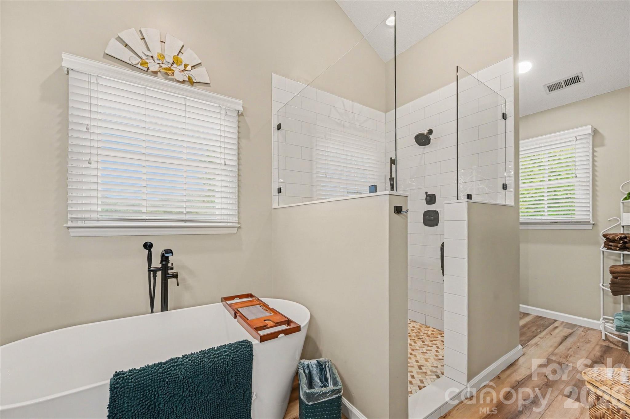 4051 Pinecrest Drive NE — Hickory