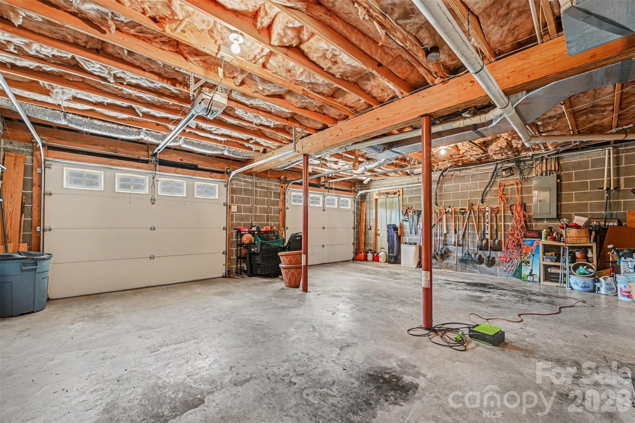 4051 Pinecrest Drive NE — Hickory