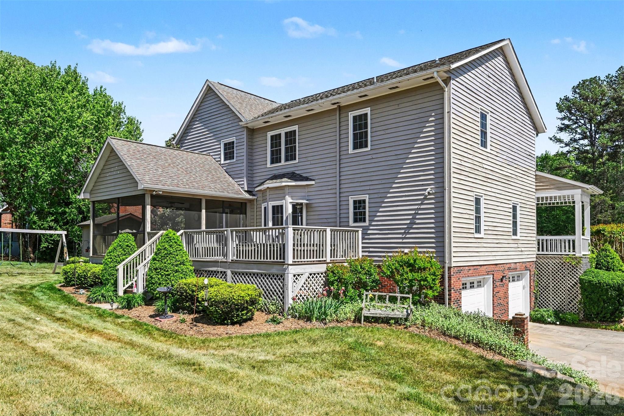 4051 Pinecrest Drive NE — Hickory