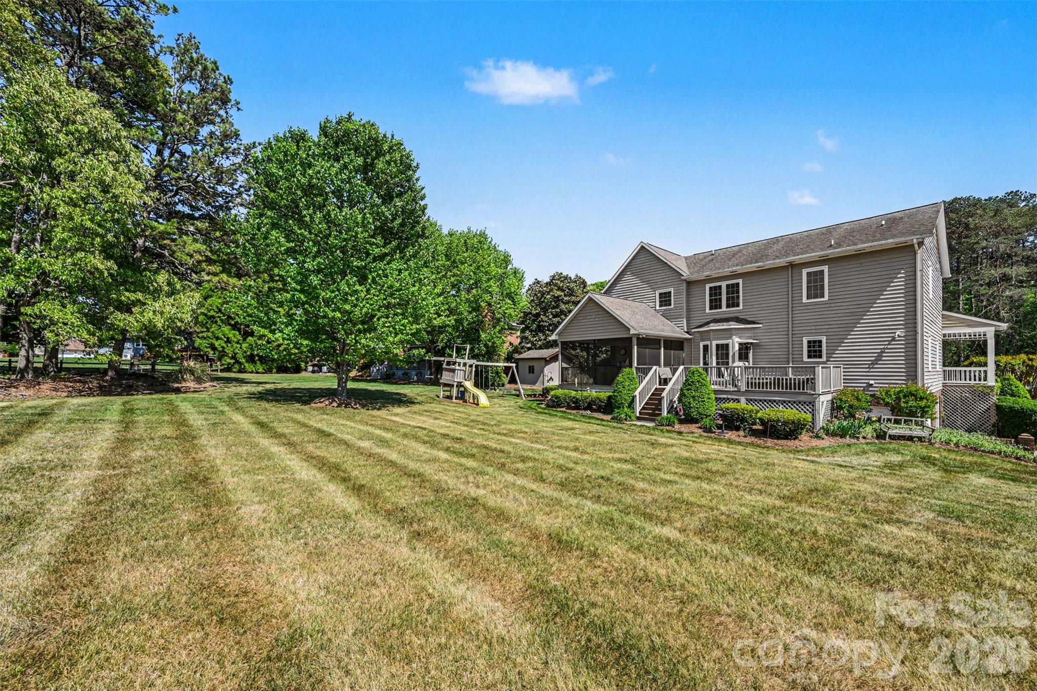 4051 Pinecrest Drive NE — Hickory