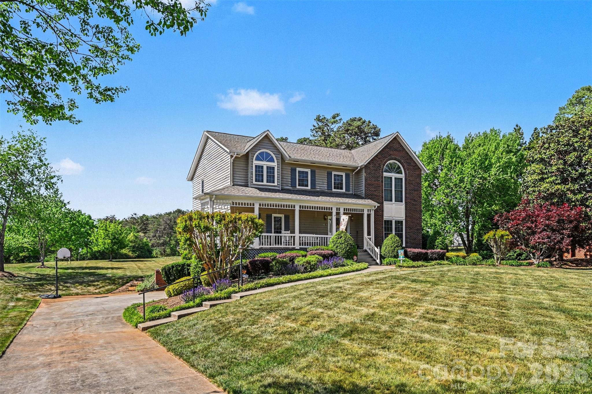 4051 Pinecrest Drive NE — Hickory