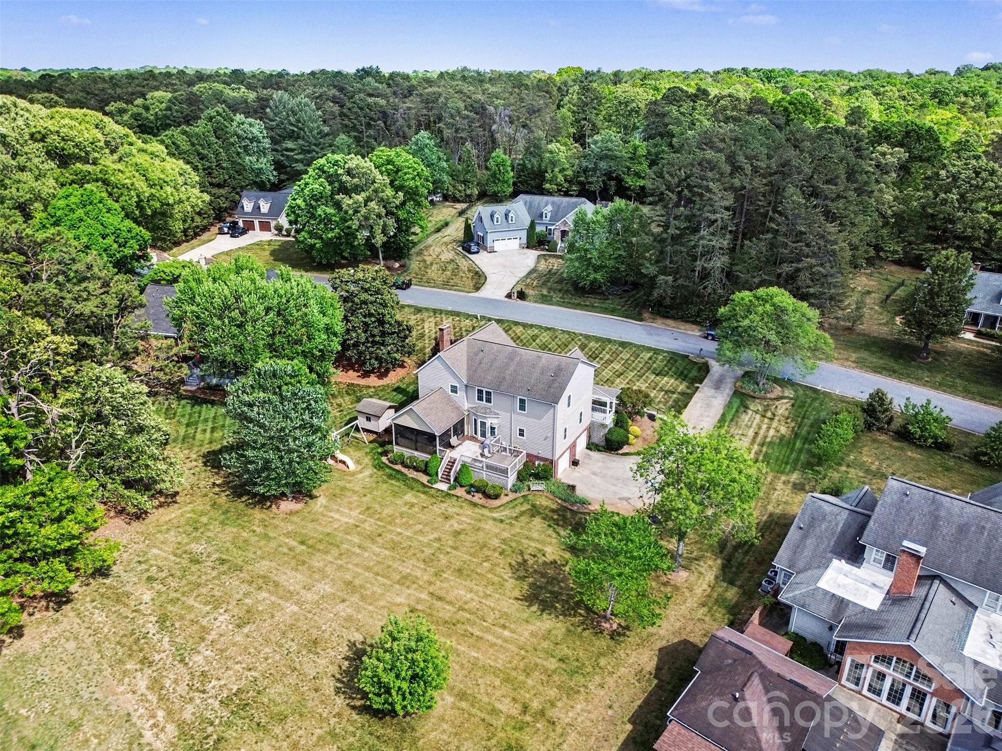4051 Pinecrest Drive NE — Hickory