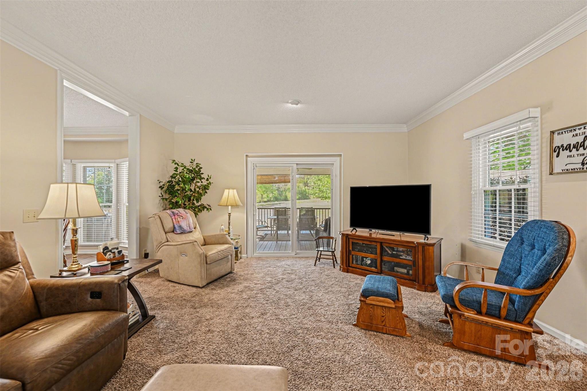 4051 Pinecrest Drive NE — Hickory