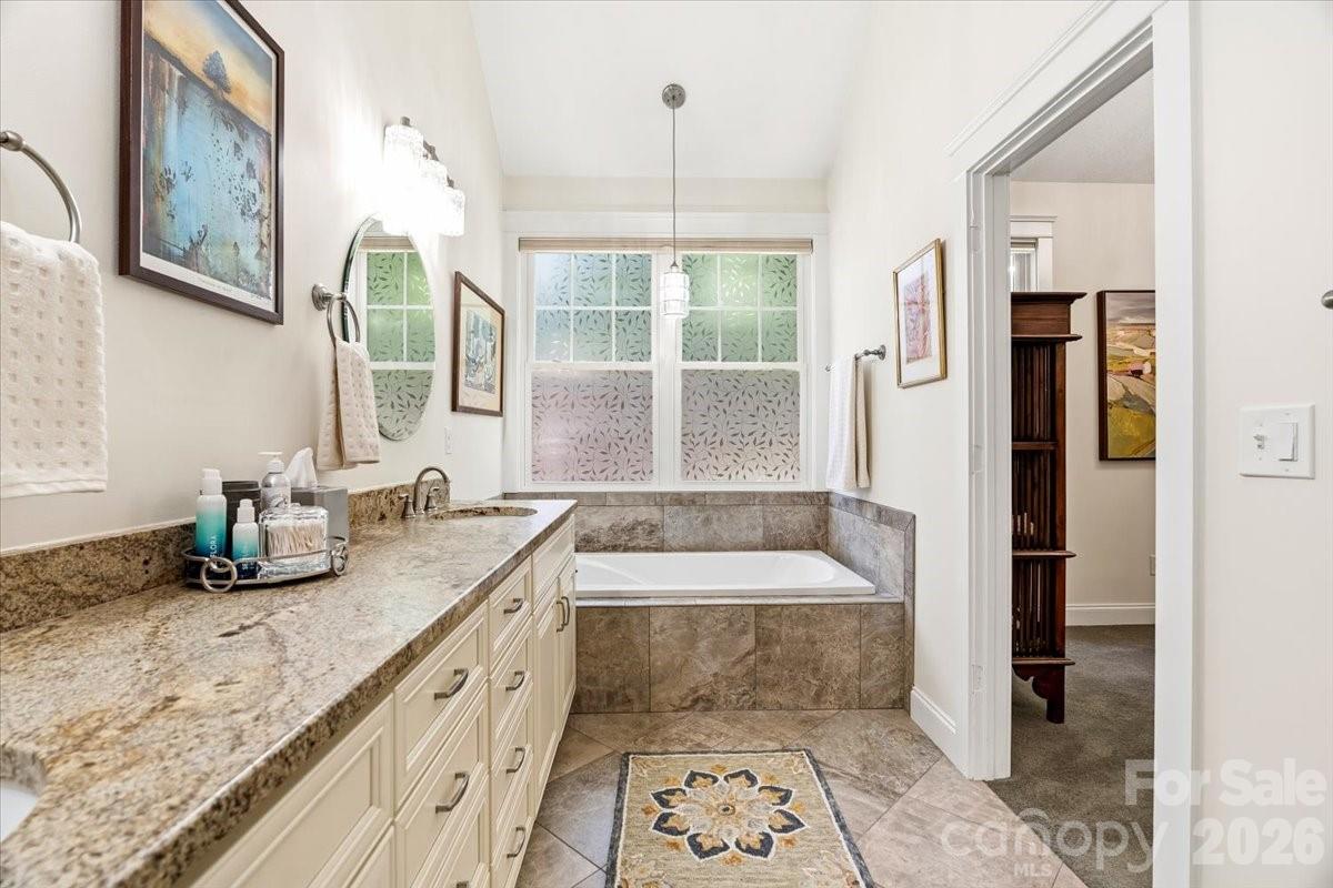 15 Quail Hollow Drive — Arden