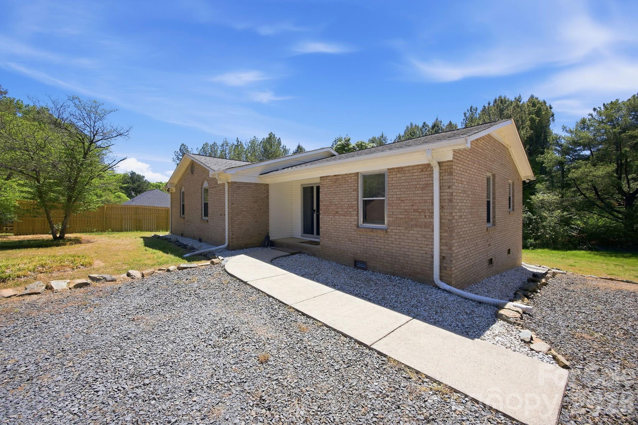 234 Oak Lane — Oakboro