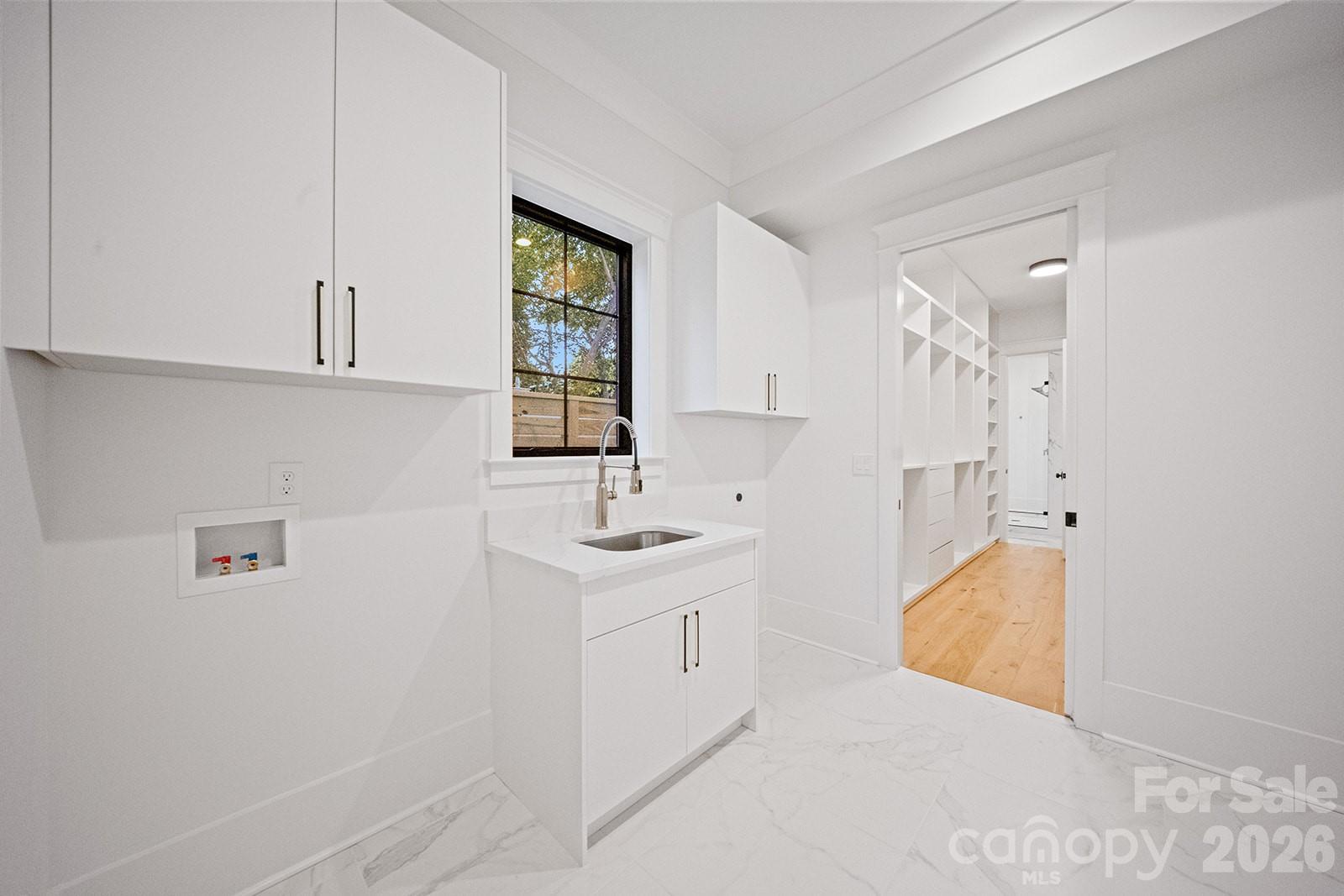 2541 Shenandoah Avenue — Charlotte