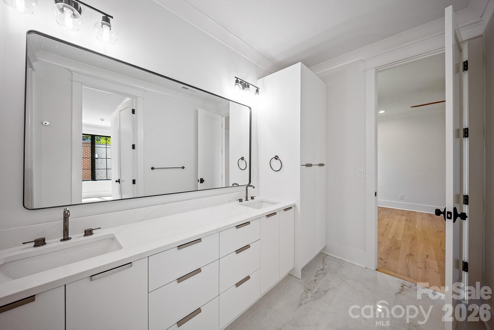 2541 Shenandoah Avenue — Charlotte