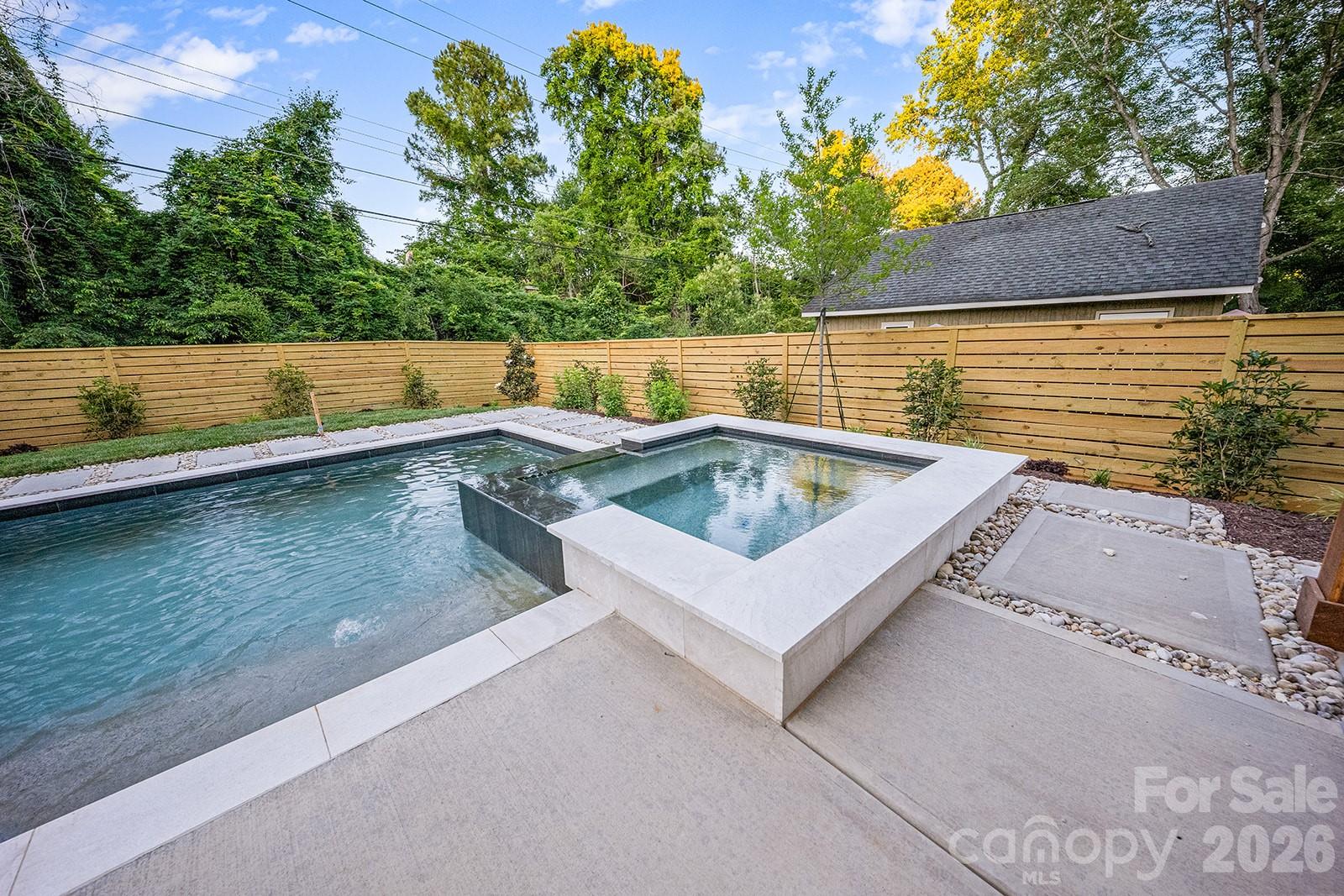 2541 Shenandoah Avenue — Charlotte