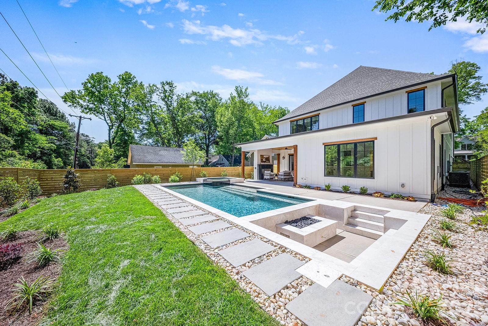 2541 Shenandoah Avenue — Charlotte
