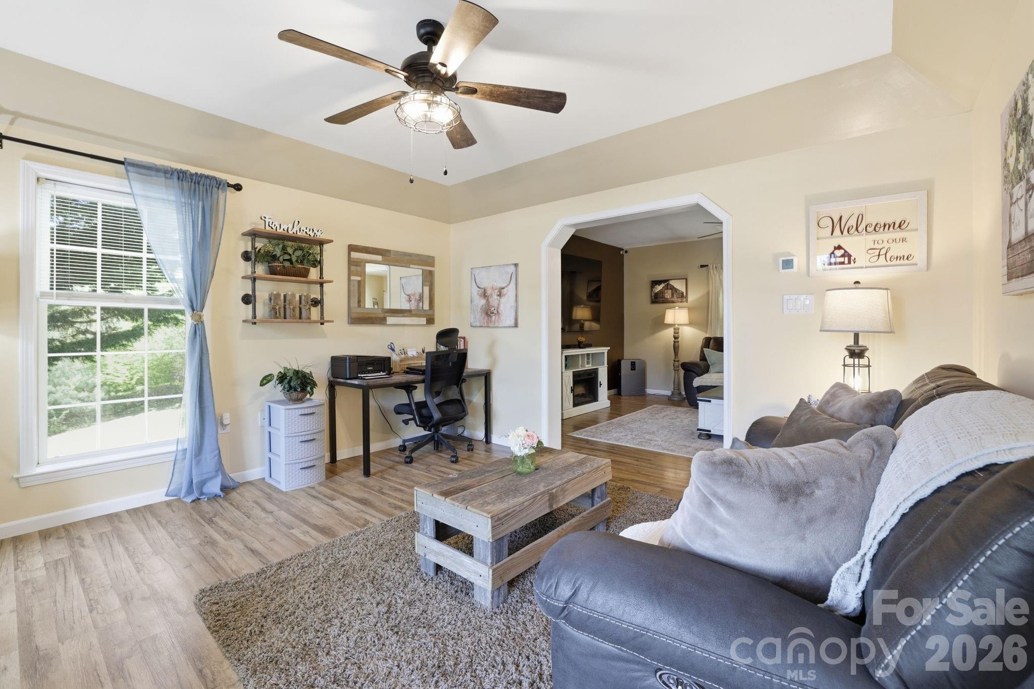 10 Country Road — Hendersonville