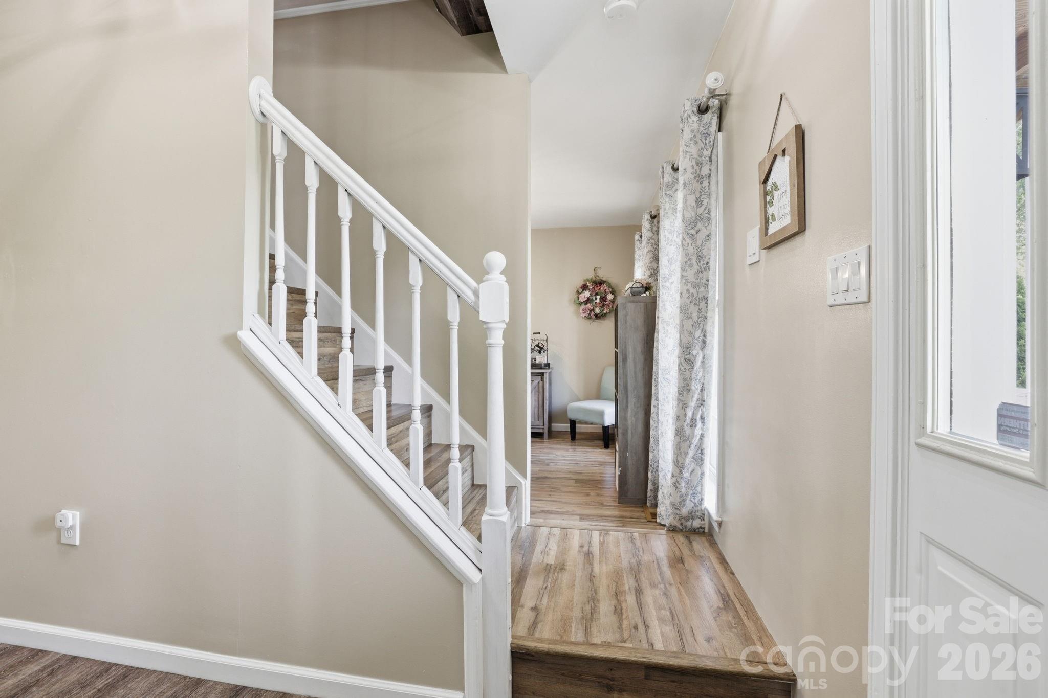 10 Country Road — Hendersonville
