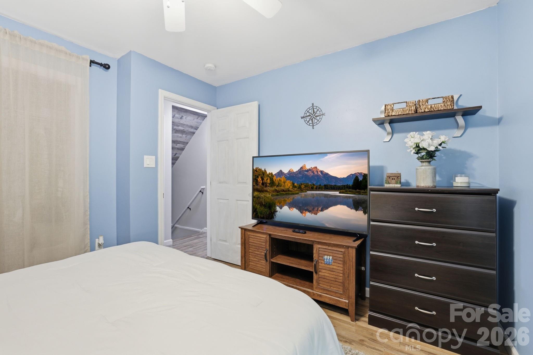 10 Country Road — Hendersonville